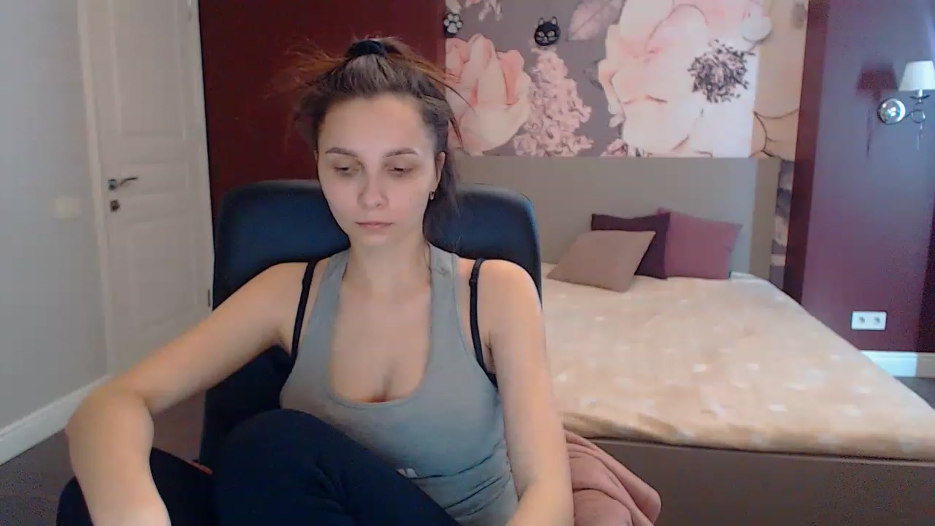 Gallery image thumbnail from Karina_Mils's myfreecams stream on, 03/20/2023, 11:00 image 13 of 20
