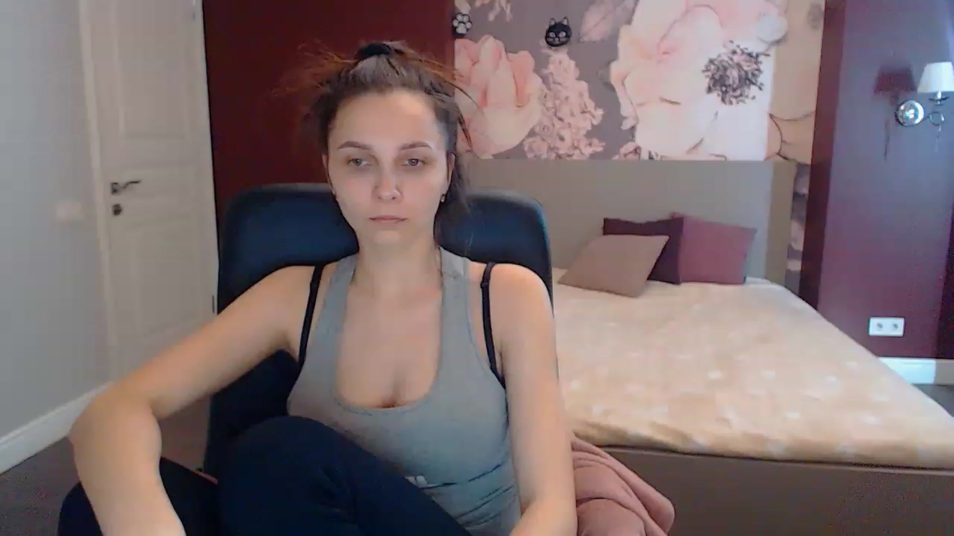 Gallery image thumbnail from Karina_Mils's myfreecams stream on, 03/20/2023, 11:00 image 12 of 20