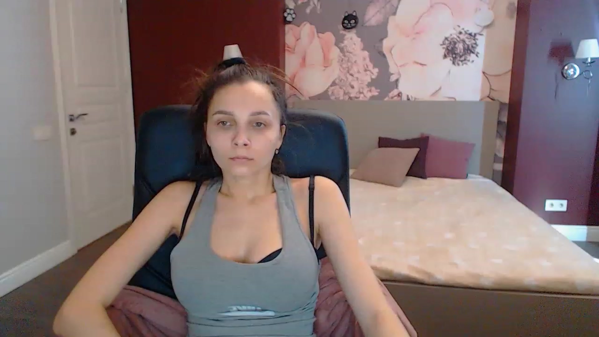 Gallery image thumbnail from Karina_Mils's myfreecams stream on, 03/20/2023, 11:00 image 1 of 20