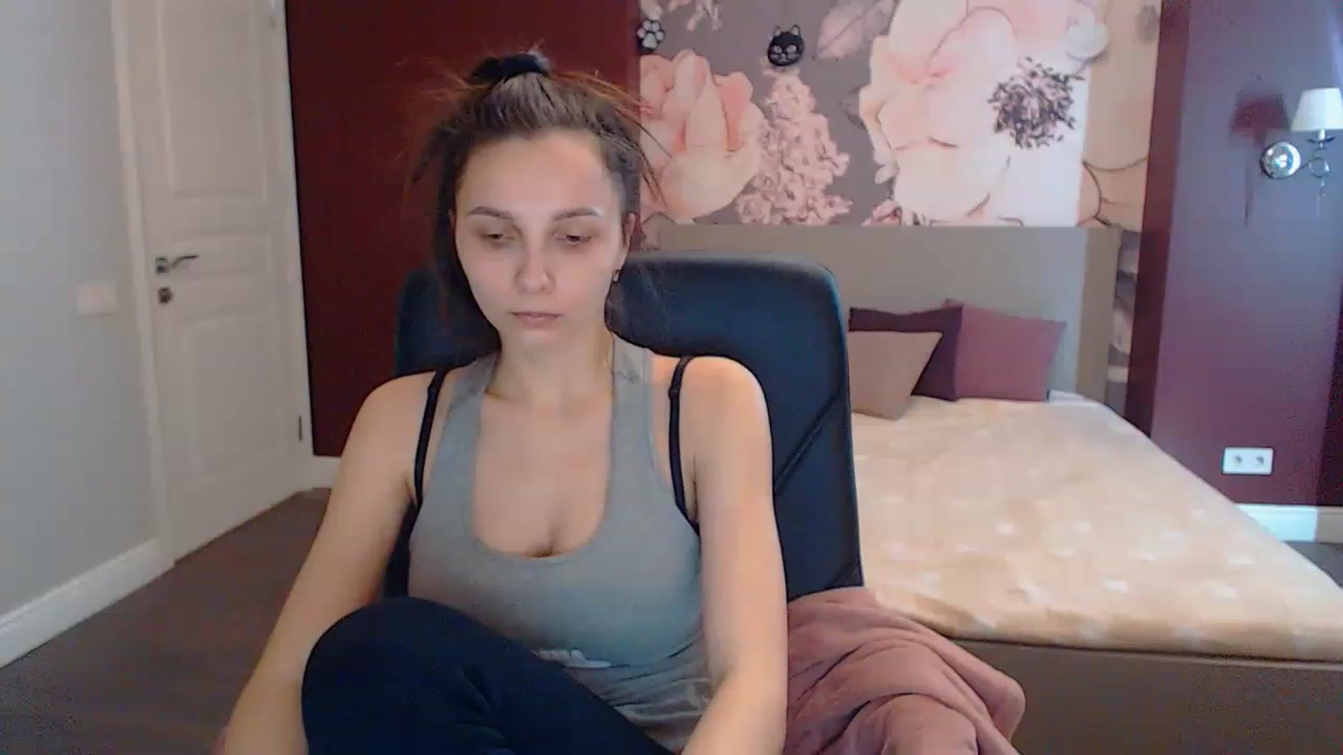 Gallery image thumbnail from Karina_Mils's myfreecams stream on, 03/20/2023, 11:00 image 17 of 20