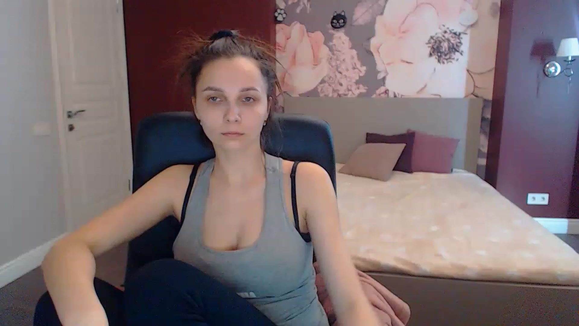 Gallery image thumbnail from Karina_Mils's myfreecams stream on, 03/20/2023, 11:00 image 14 of 20