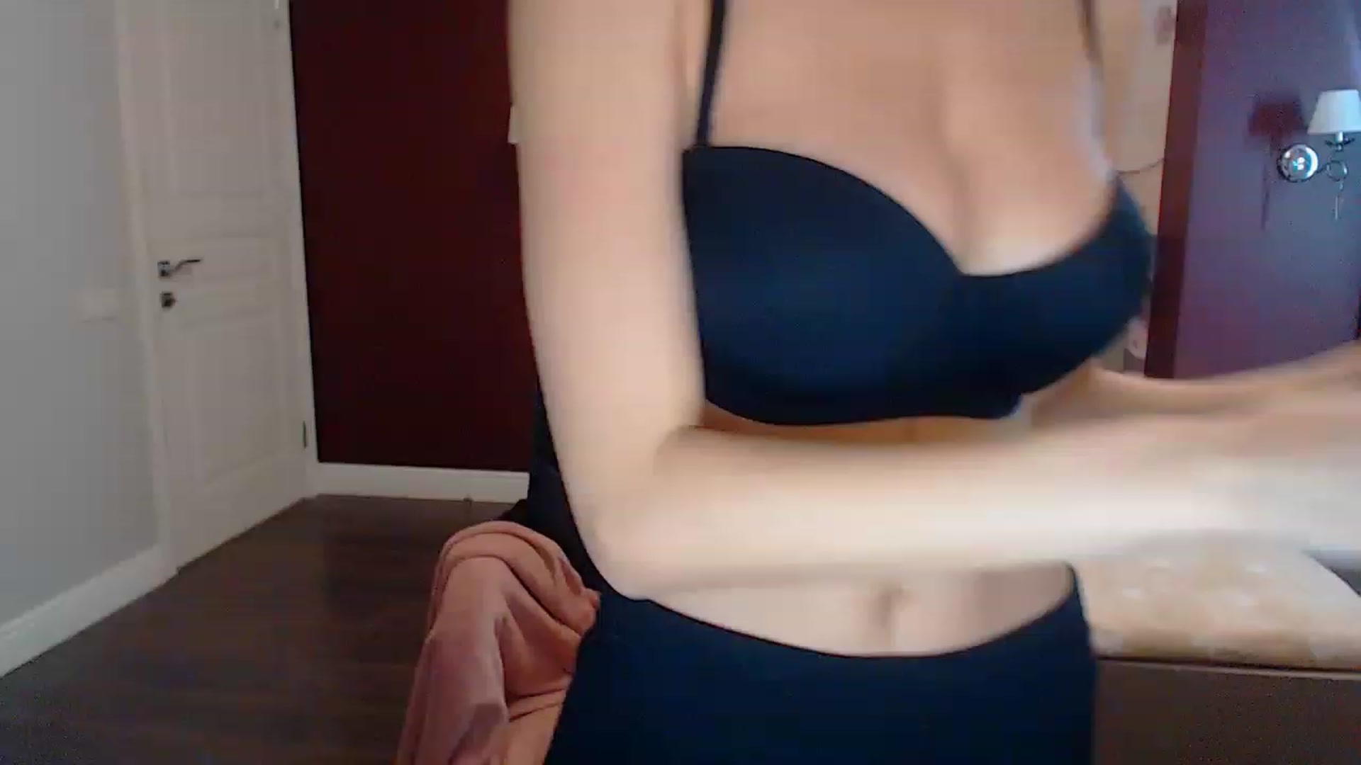 Gallery image thumbnail from Karina_Mils's myfreecams stream on, 03/20/2023, 11:00 image 19 of 20
