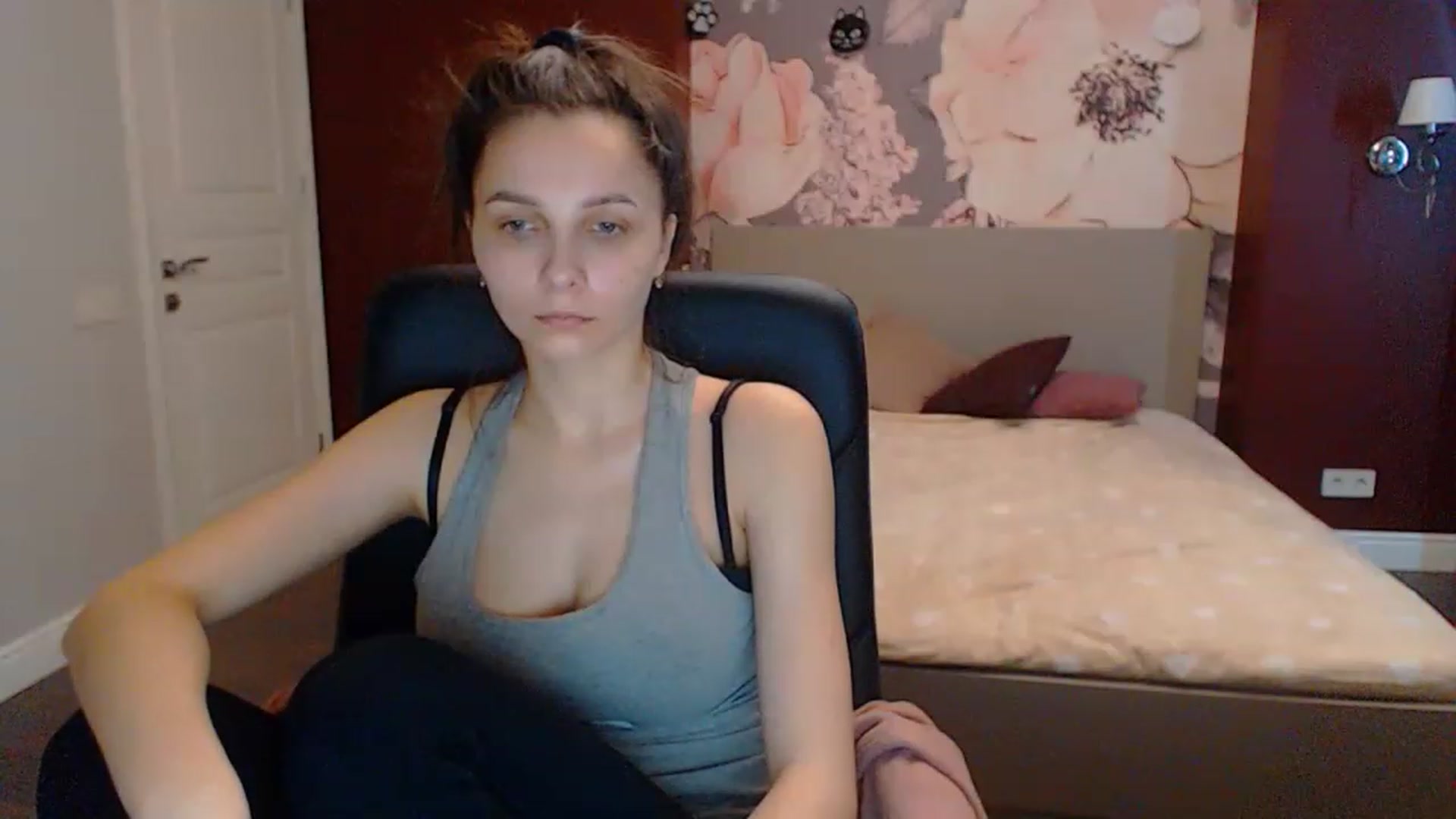 Gallery image thumbnail from Karina_Mils's myfreecams stream on, 03/21/2023, 10:30 image 15 of 20