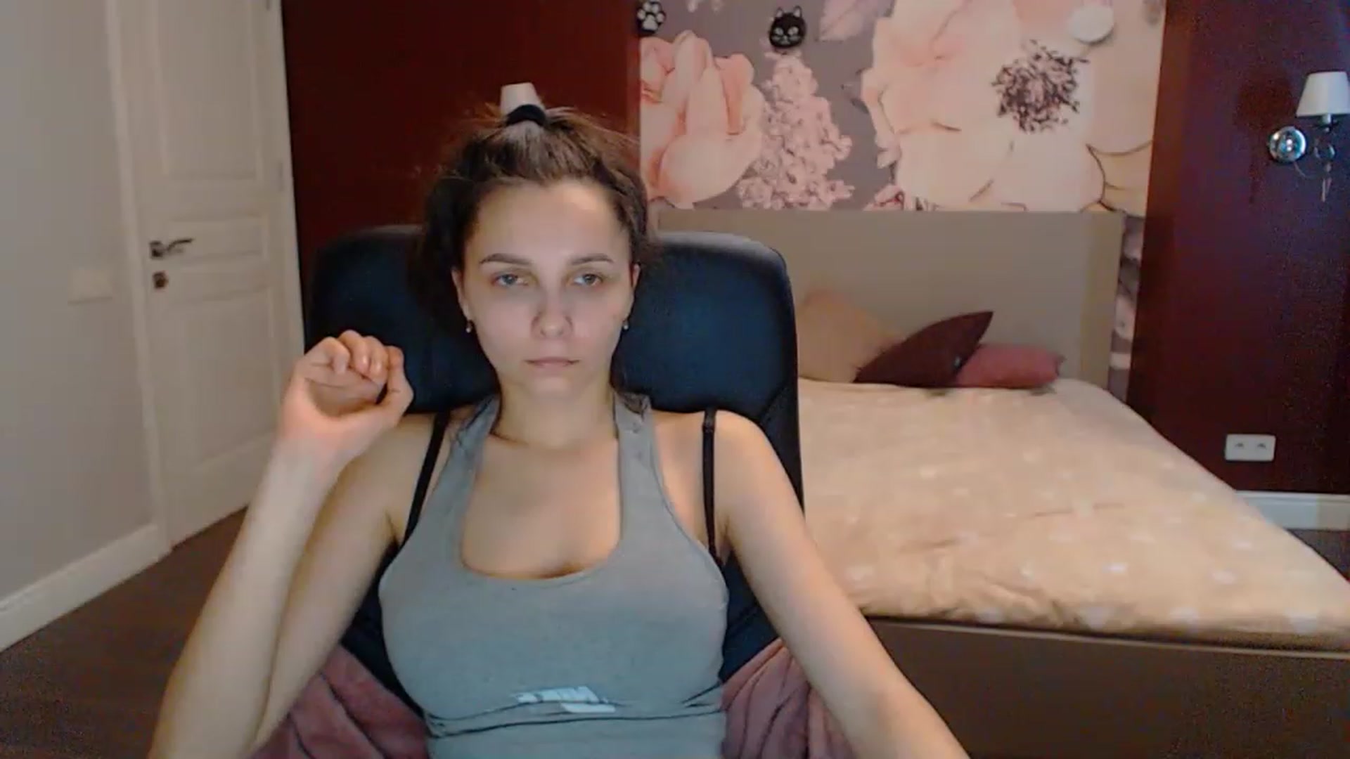 Gallery image thumbnail from Karina_Mils's myfreecams stream on, 03/21/2023, 10:30 image 14 of 20