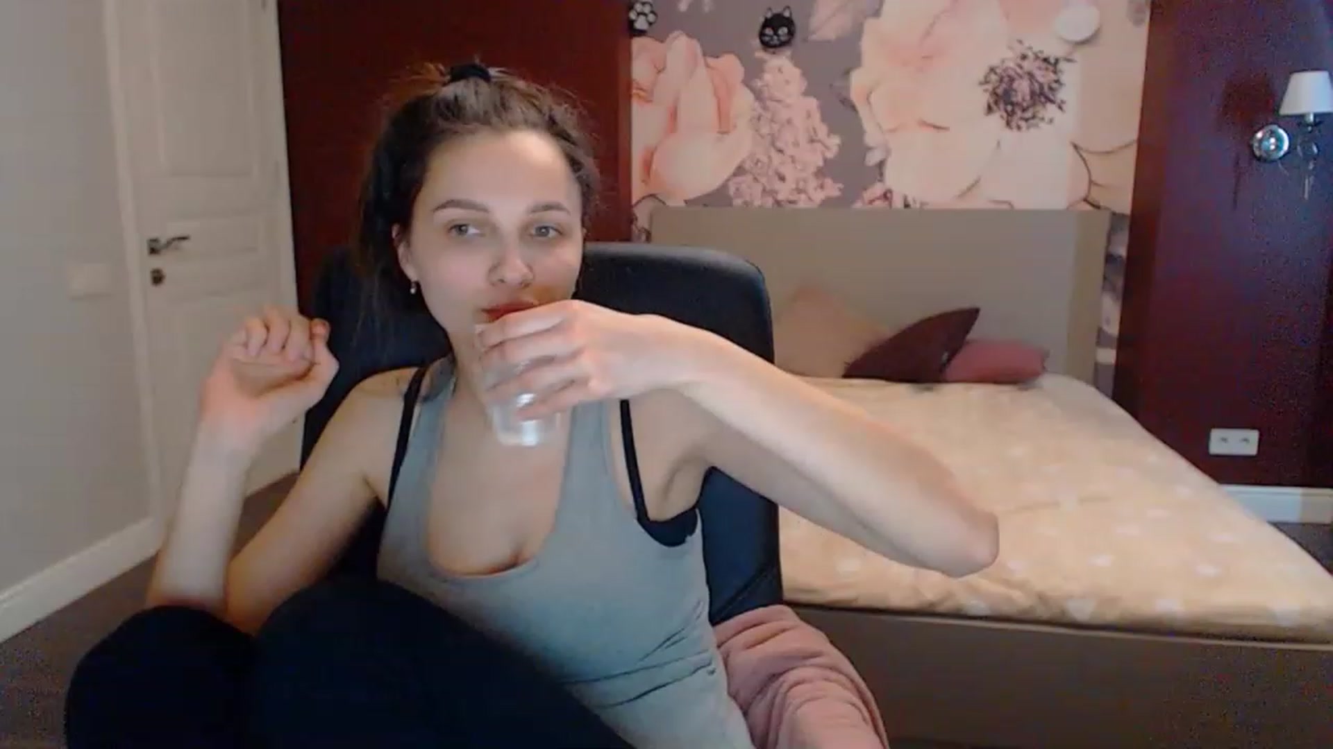 Gallery image thumbnail from Karina_Mils's myfreecams stream on, 03/21/2023, 10:30 image 1 of 20