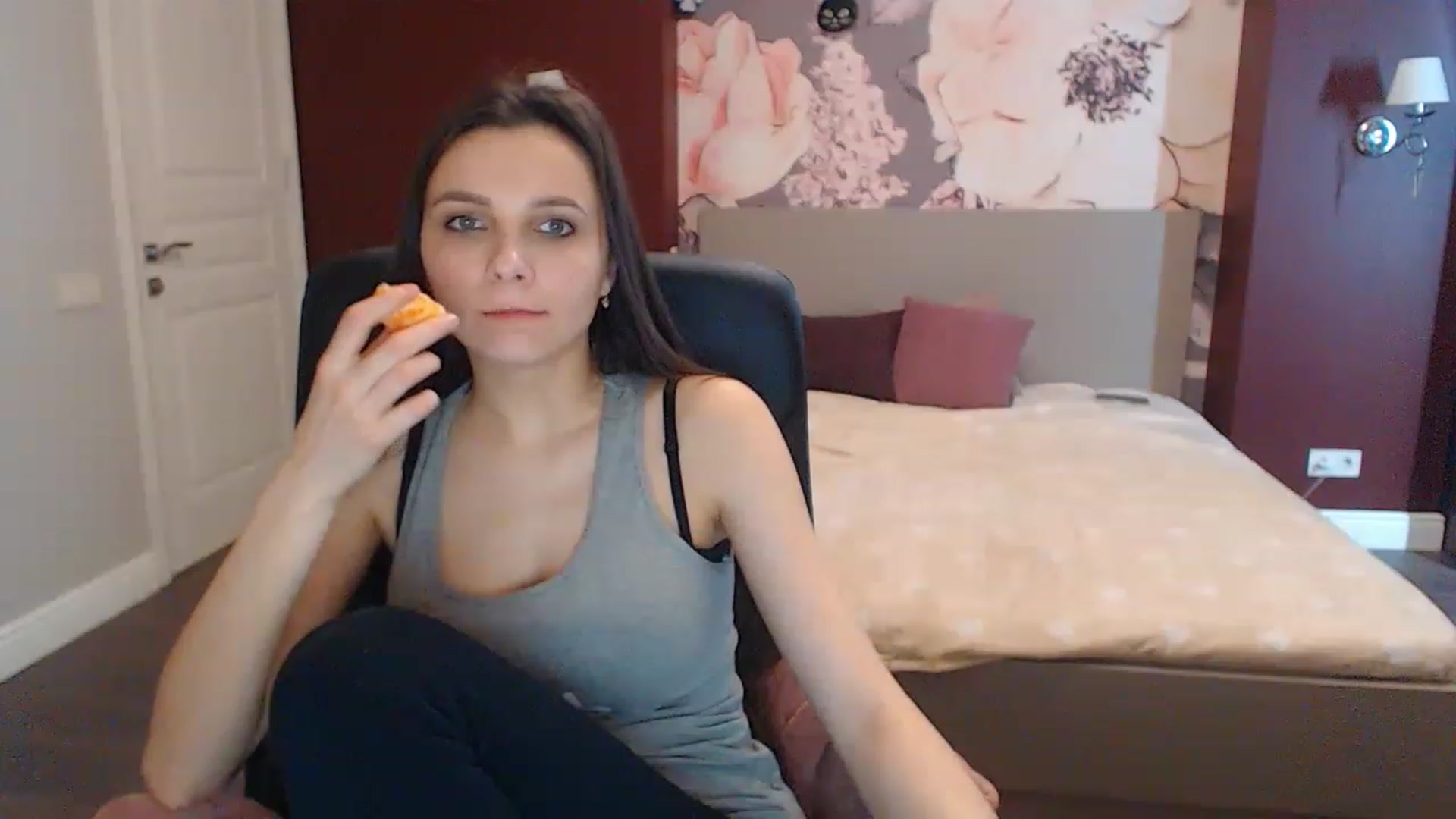 Gallery image thumbnail from Karina_Mils's myfreecams stream on, 03/22/2023, 10:37 image 7 of 20