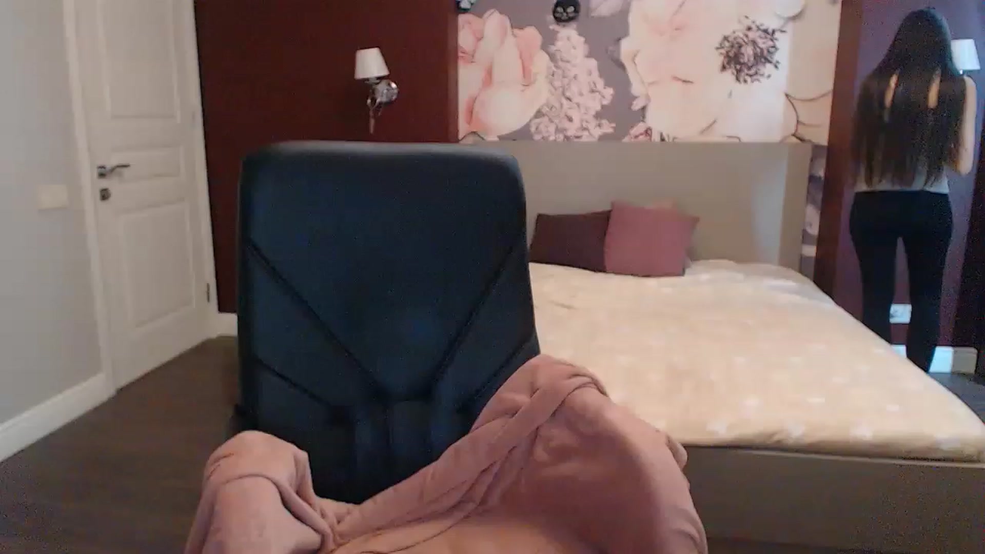 Gallery image thumbnail from Karina_Mils's myfreecams stream on, 03/22/2023, 10:37 image 3 of 20