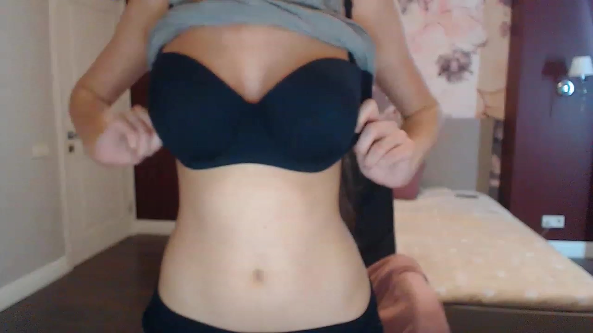 Gallery image thumbnail from Karina_Mils's myfreecams stream on, 03/22/2023, 11:59 image 6 of 20