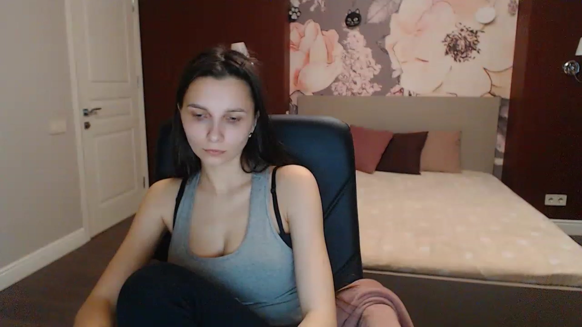 Gallery image thumbnail from Karina_Mils's myfreecams stream on, 03/25/2023, 14:02 image 7 of 20
