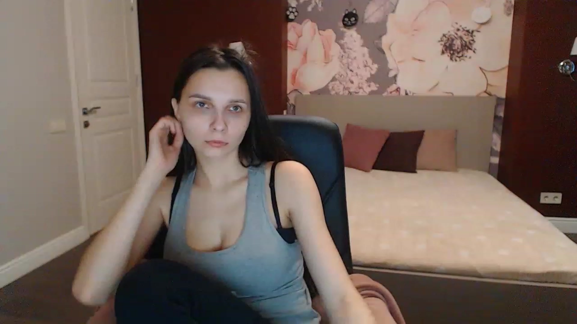 Gallery image thumbnail from Karina_Mils's myfreecams stream on, 03/25/2023, 14:02 image 3 of 20