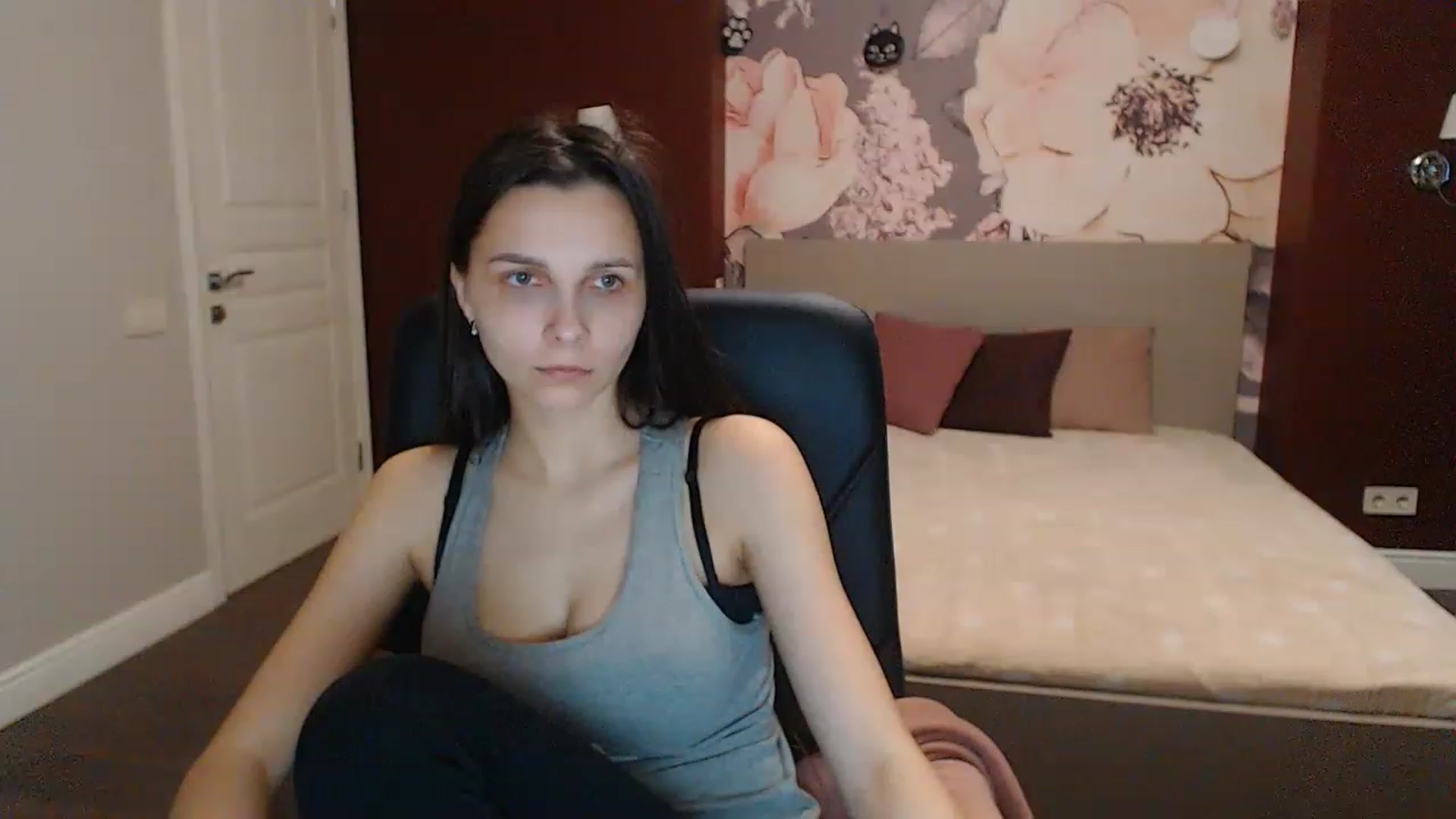 Gallery image thumbnail from Karina_Mils's myfreecams stream on, 03/25/2023, 14:02 image 6 of 20