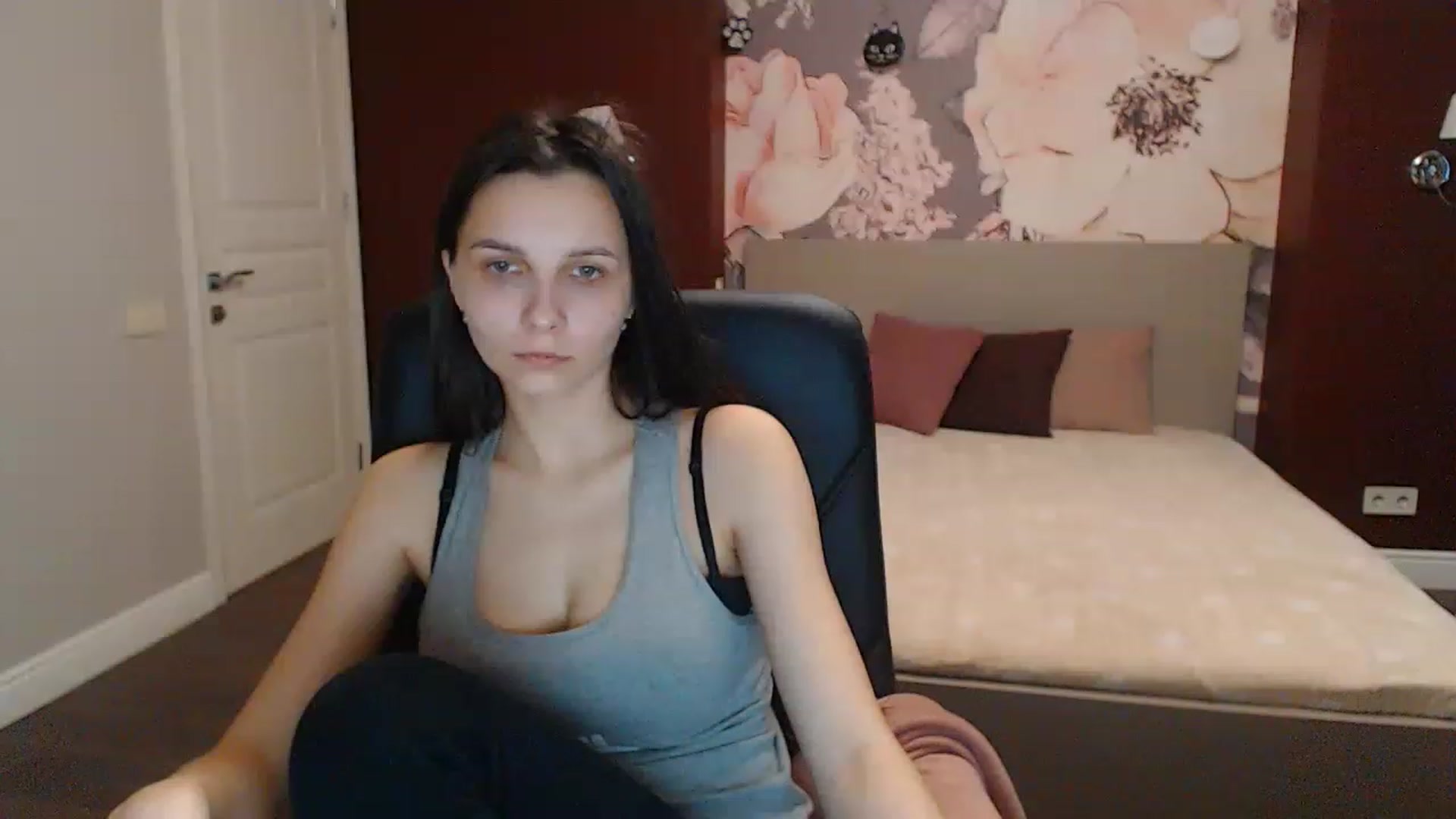 Gallery image thumbnail from Karina_Mils's myfreecams stream on, 03/25/2023, 14:02 image 4 of 20