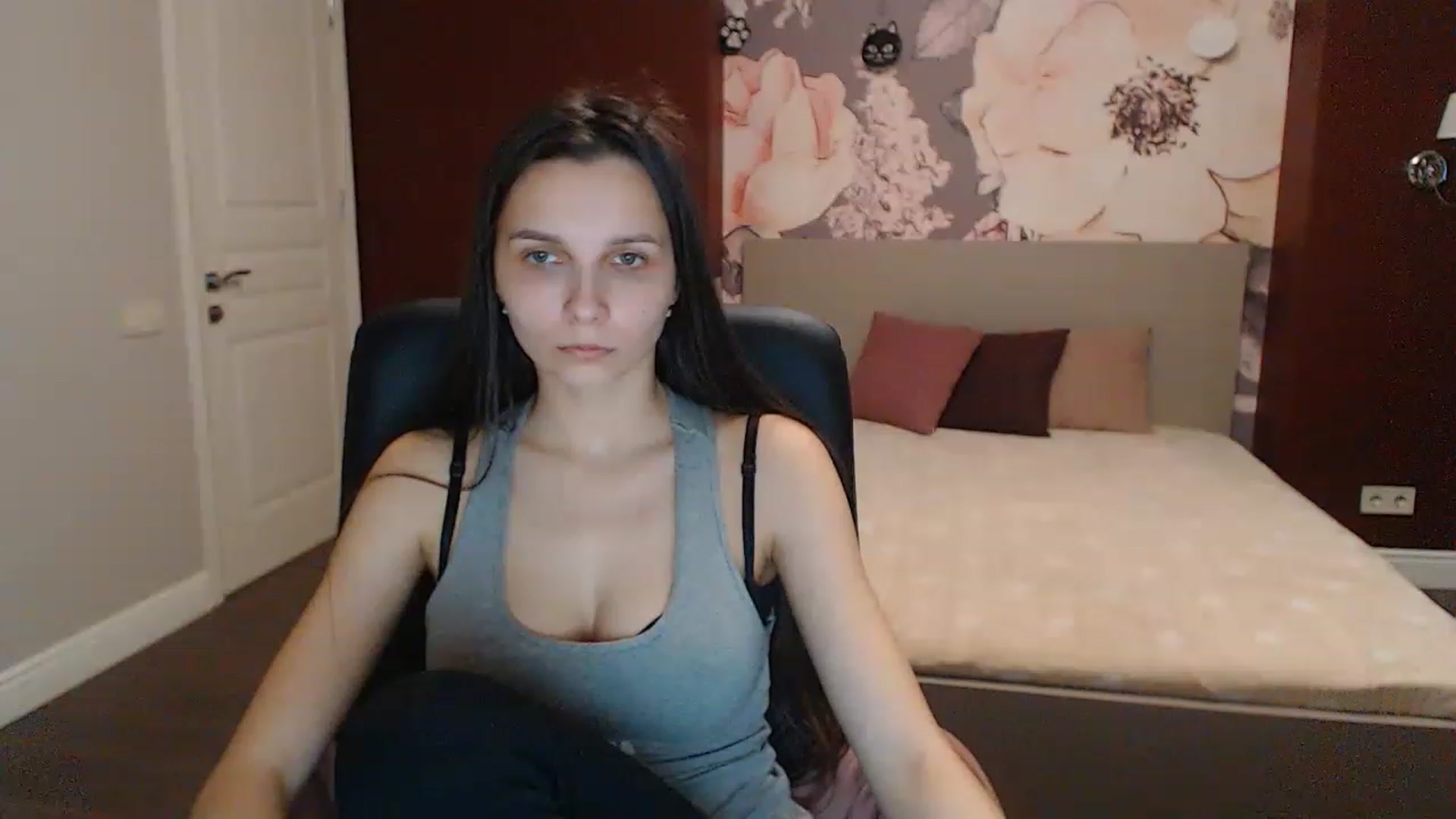 Gallery image thumbnail from Karina_Mils's myfreecams stream on, 03/25/2023, 14:28 image 6 of 20