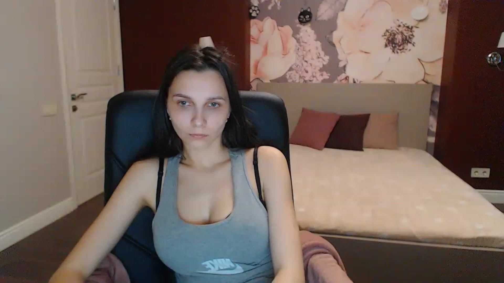 Gallery image thumbnail from Karina_Mils's myfreecams stream on, 03/25/2023, 14:28 image 17 of 20