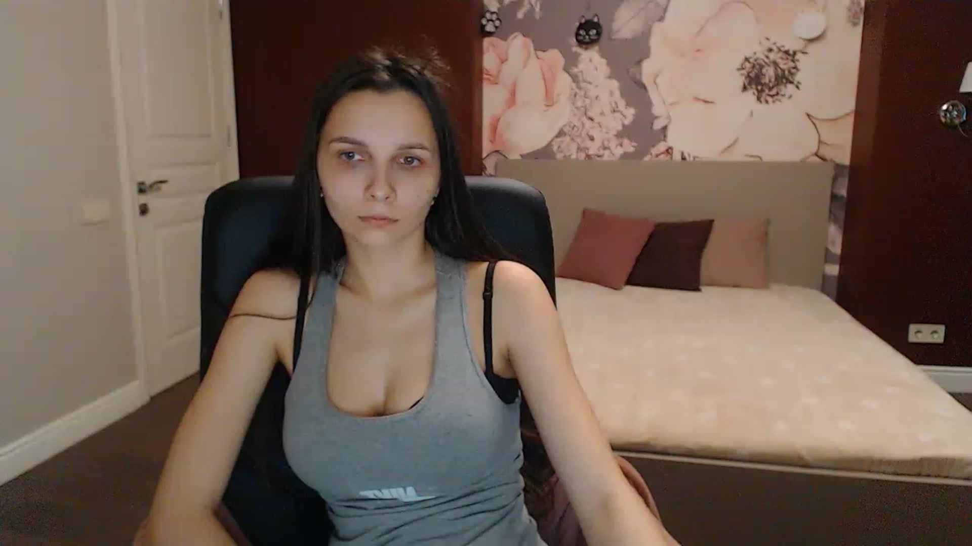 Gallery image thumbnail from Karina_Mils's myfreecams stream on, 03/25/2023, 14:28 image 10 of 20