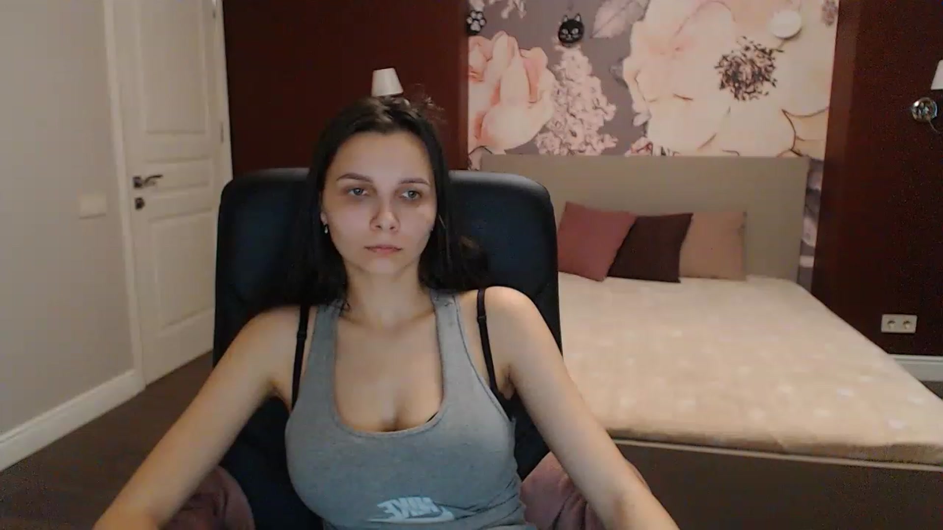 Gallery image thumbnail from Karina_Mils's myfreecams stream on, 03/25/2023, 14:28 image 18 of 20