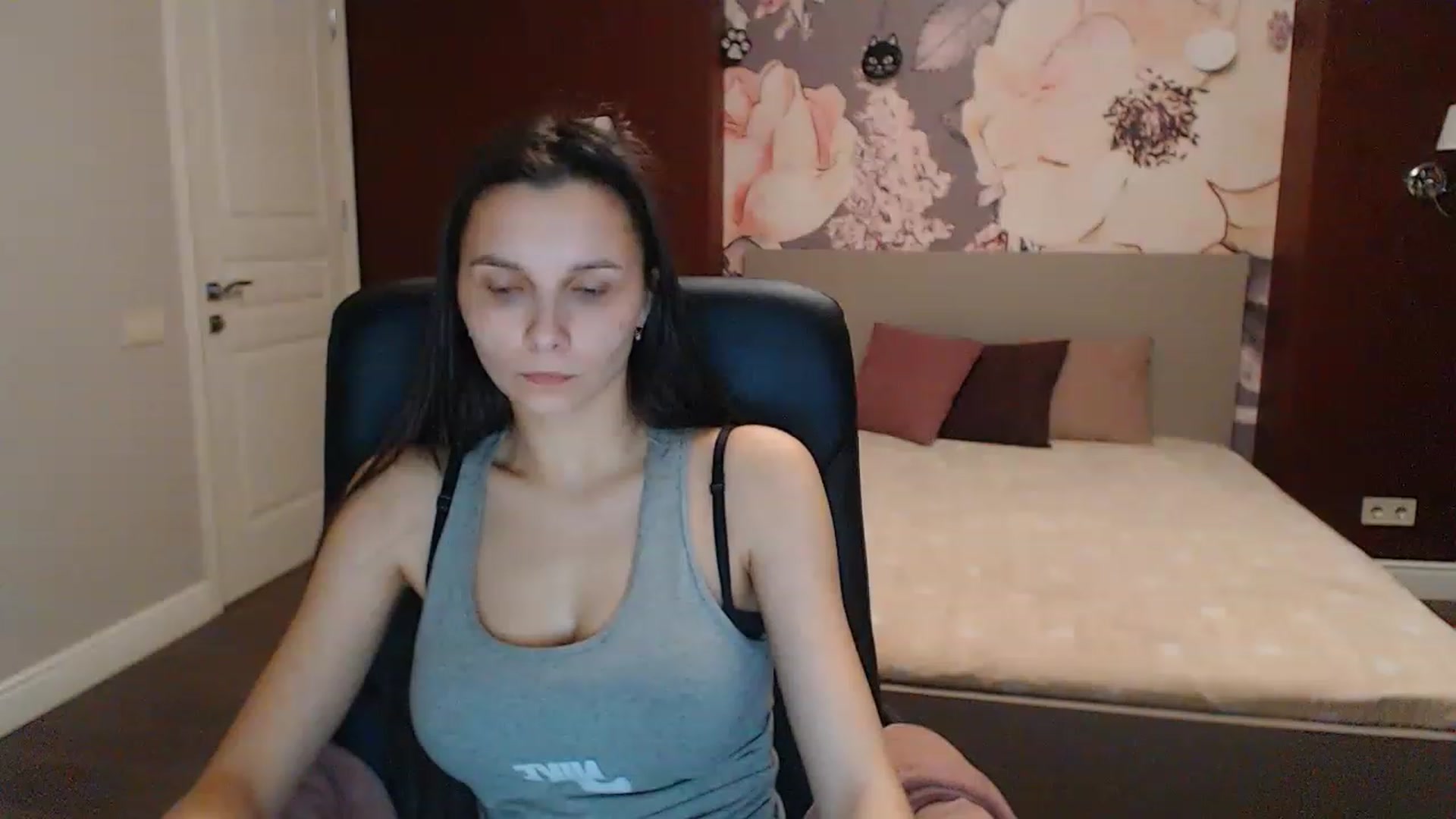 Gallery image thumbnail from Karina_Mils's myfreecams stream on, 03/25/2023, 15:25 image 1 of 20