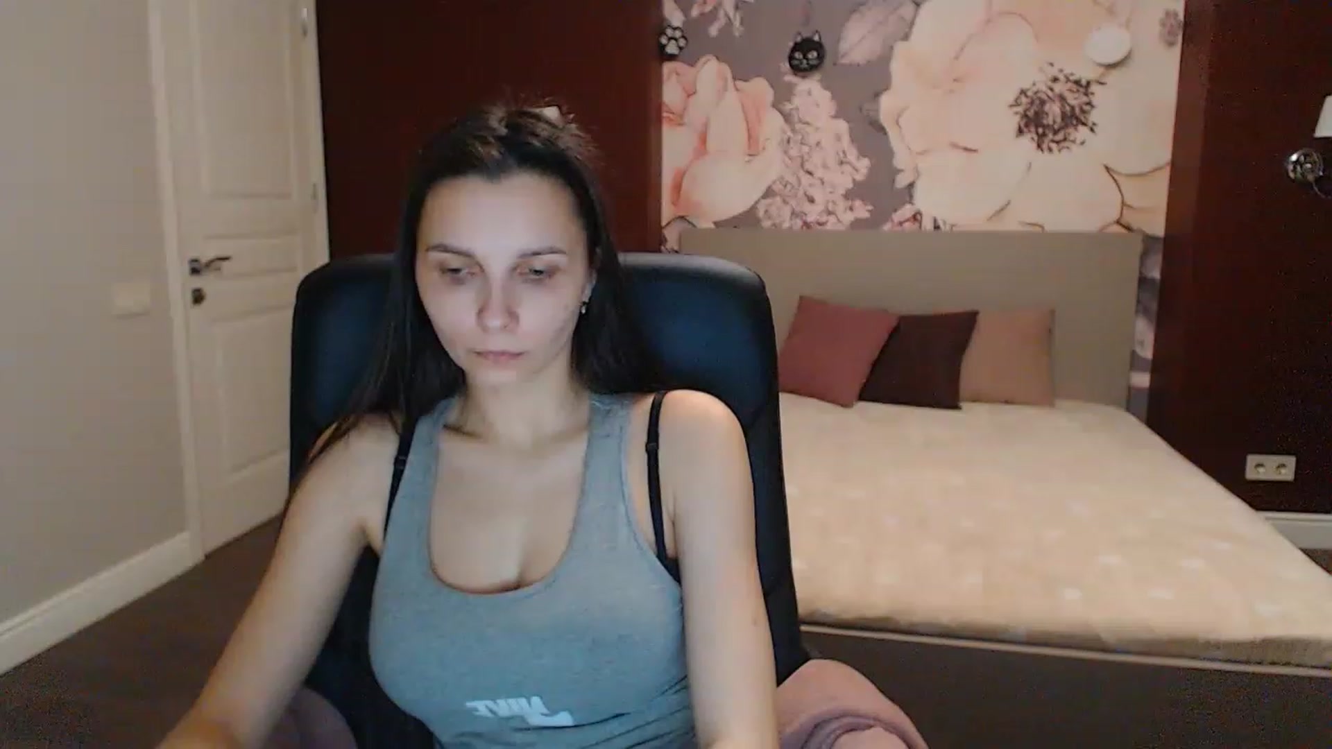 Gallery image thumbnail from Karina_Mils's myfreecams stream on, 03/25/2023, 15:25 image 5 of 20