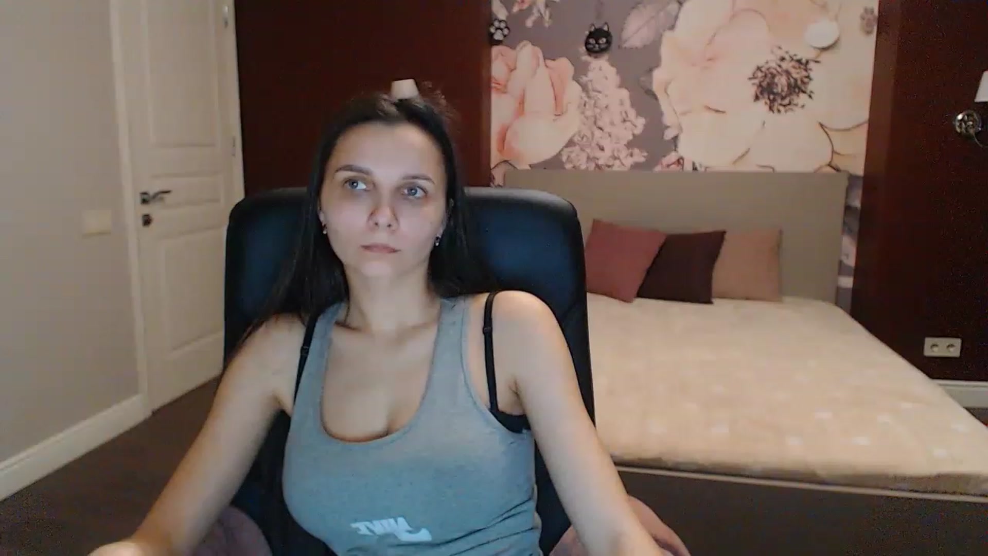 Gallery image thumbnail from Karina_Mils's myfreecams stream on, 03/25/2023, 15:25 image 6 of 20