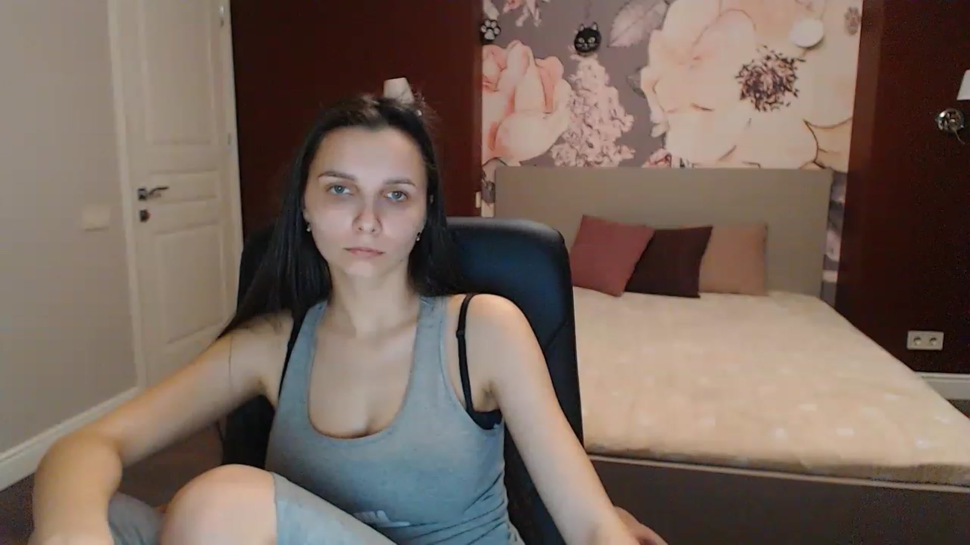 Gallery image thumbnail from Karina_Mils's myfreecams stream on, 03/25/2023, 15:25 image 17 of 20