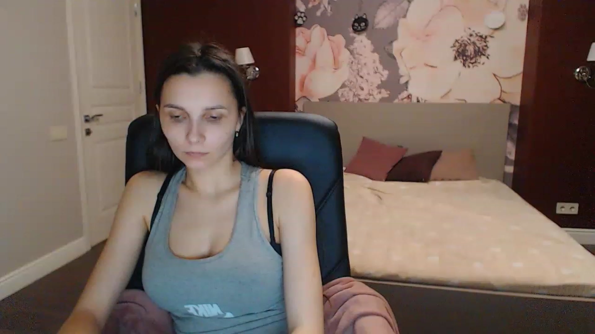 Gallery image thumbnail from Karina_Mils's myfreecams stream on, 03/25/2023, 17:17 image 8 of 20