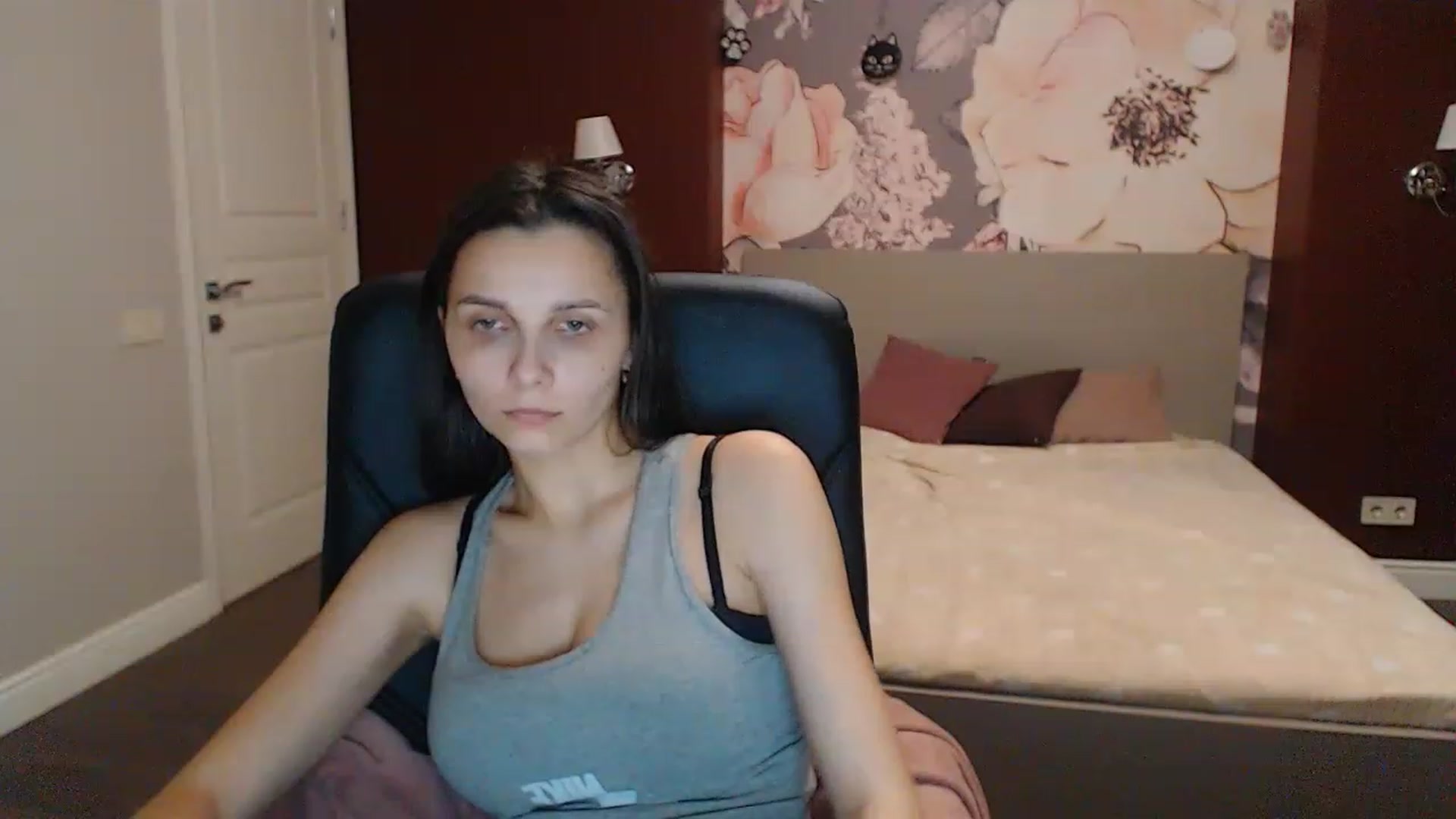 Gallery image thumbnail from Karina_Mils's myfreecams stream on, 03/25/2023, 17:17 image 16 of 20