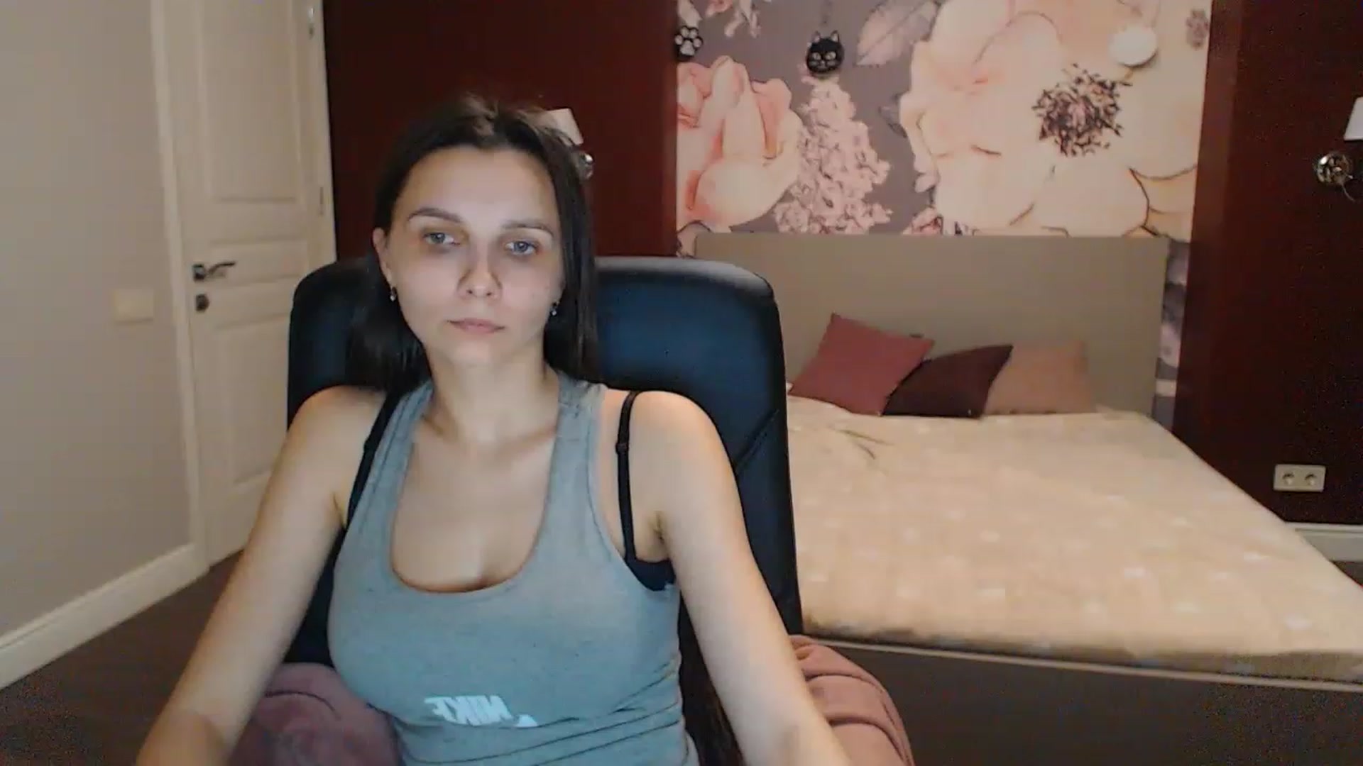 Gallery image thumbnail from Karina_Mils's myfreecams stream on, 03/25/2023, 17:17 image 2 of 20