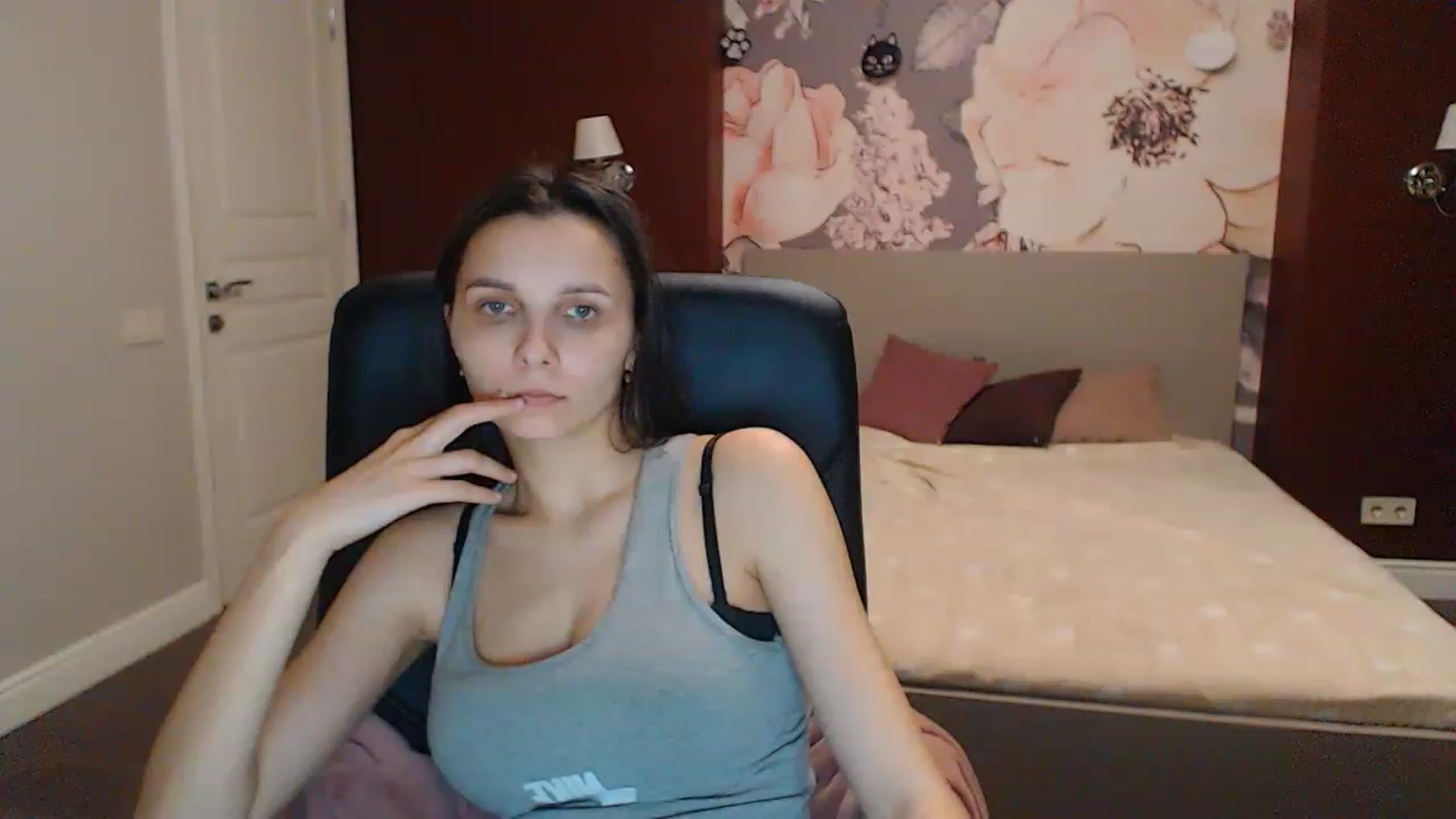 Gallery image thumbnail from Karina_Mils's myfreecams stream on, 03/25/2023, 17:17 image 17 of 20