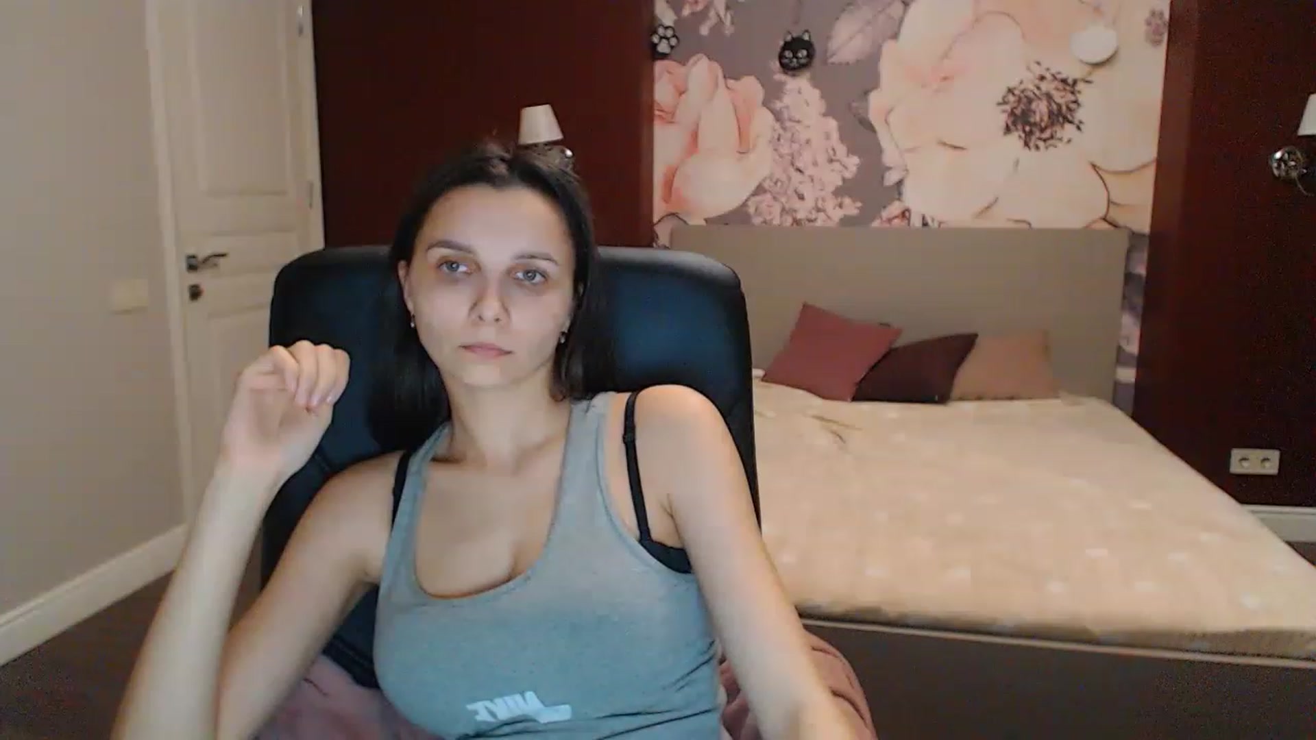 Gallery image thumbnail from Karina_Mils's myfreecams stream on, 03/25/2023, 17:17 image 12 of 20