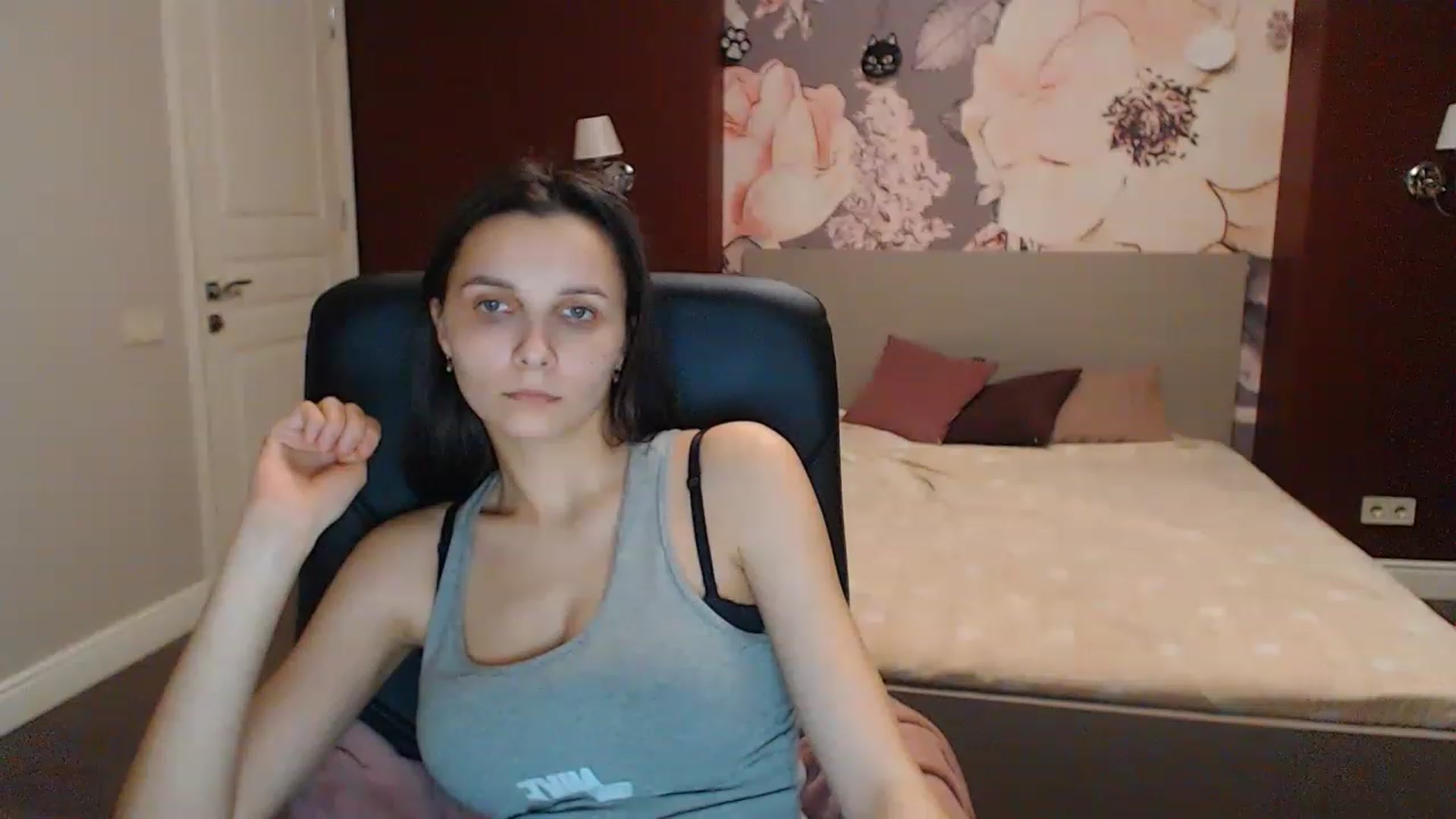 Gallery image thumbnail from Karina_Mils's myfreecams stream on, 03/25/2023, 17:17 image 13 of 20
