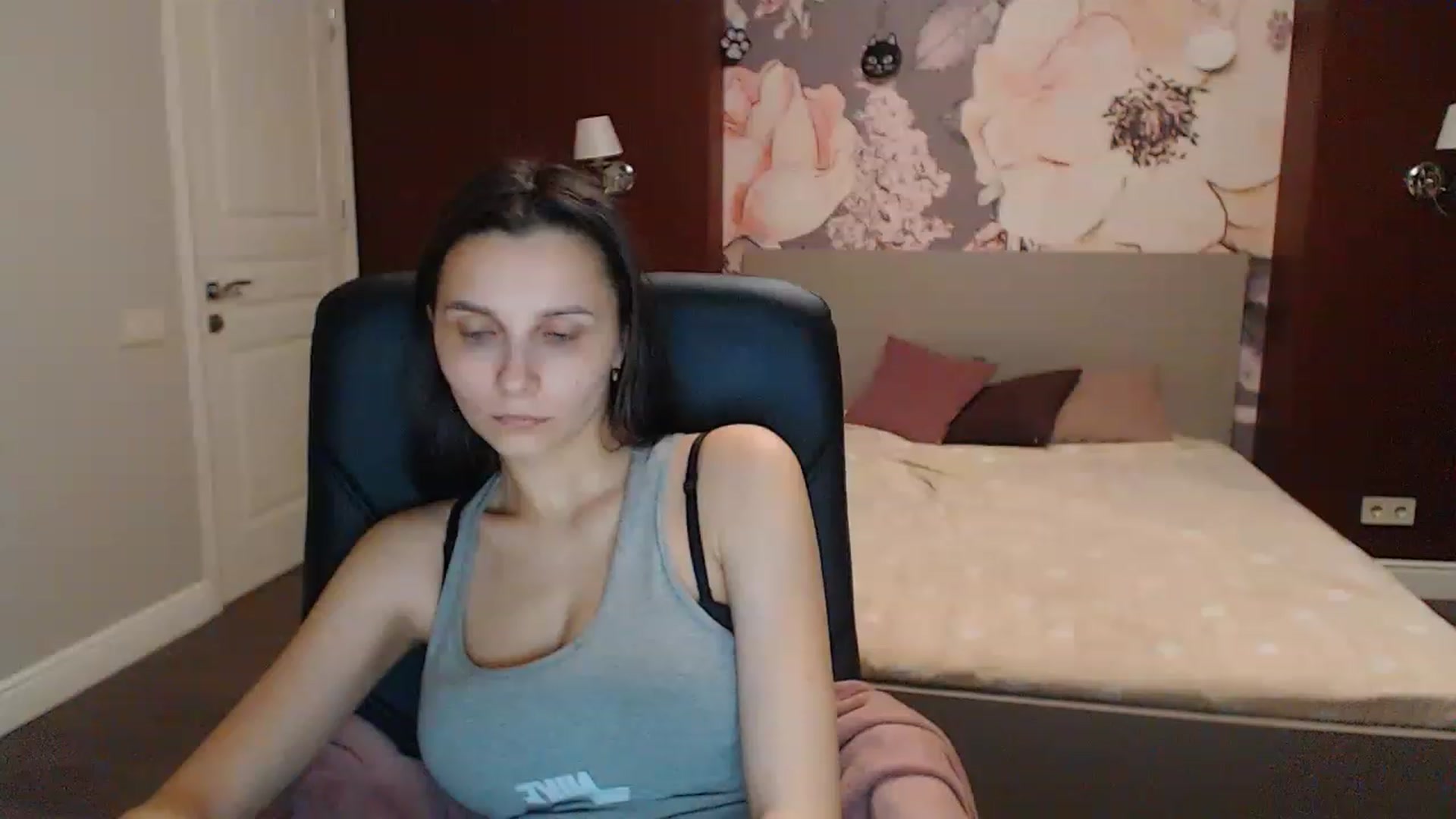 Gallery image thumbnail from Karina_Mils's myfreecams stream on, 03/25/2023, 17:17 image 14 of 20