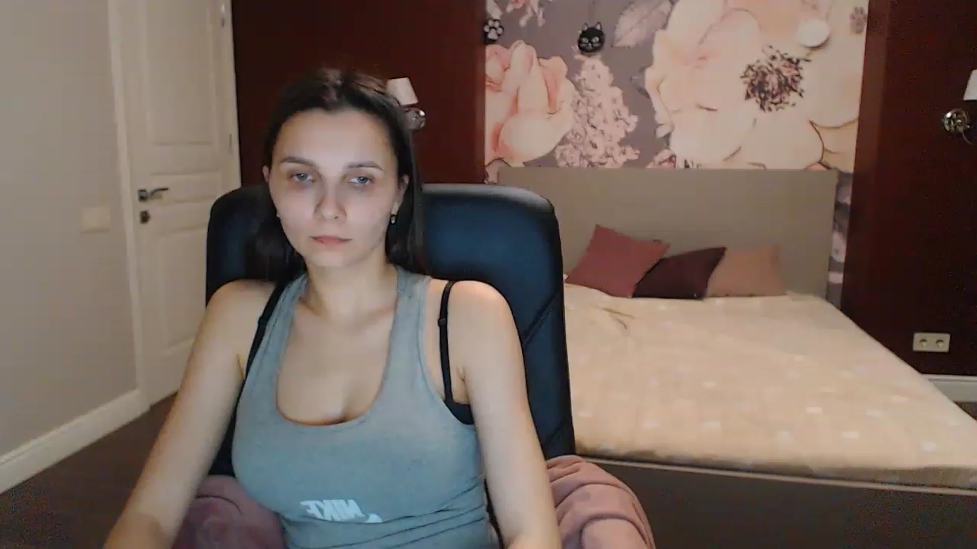 Gallery image thumbnail from Karina_Mils's myfreecams stream on, 03/25/2023, 17:17 image 7 of 20
