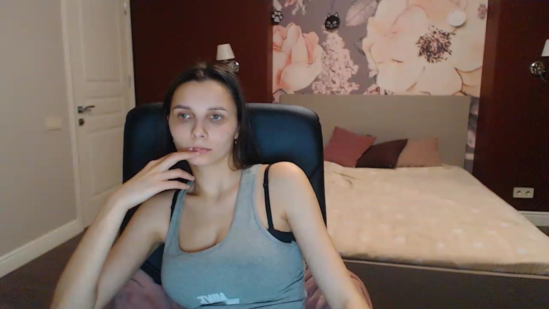 Gallery image thumbnail from Karina_Mils's myfreecams stream on, 03/25/2023, 17:17 image 18 of 20