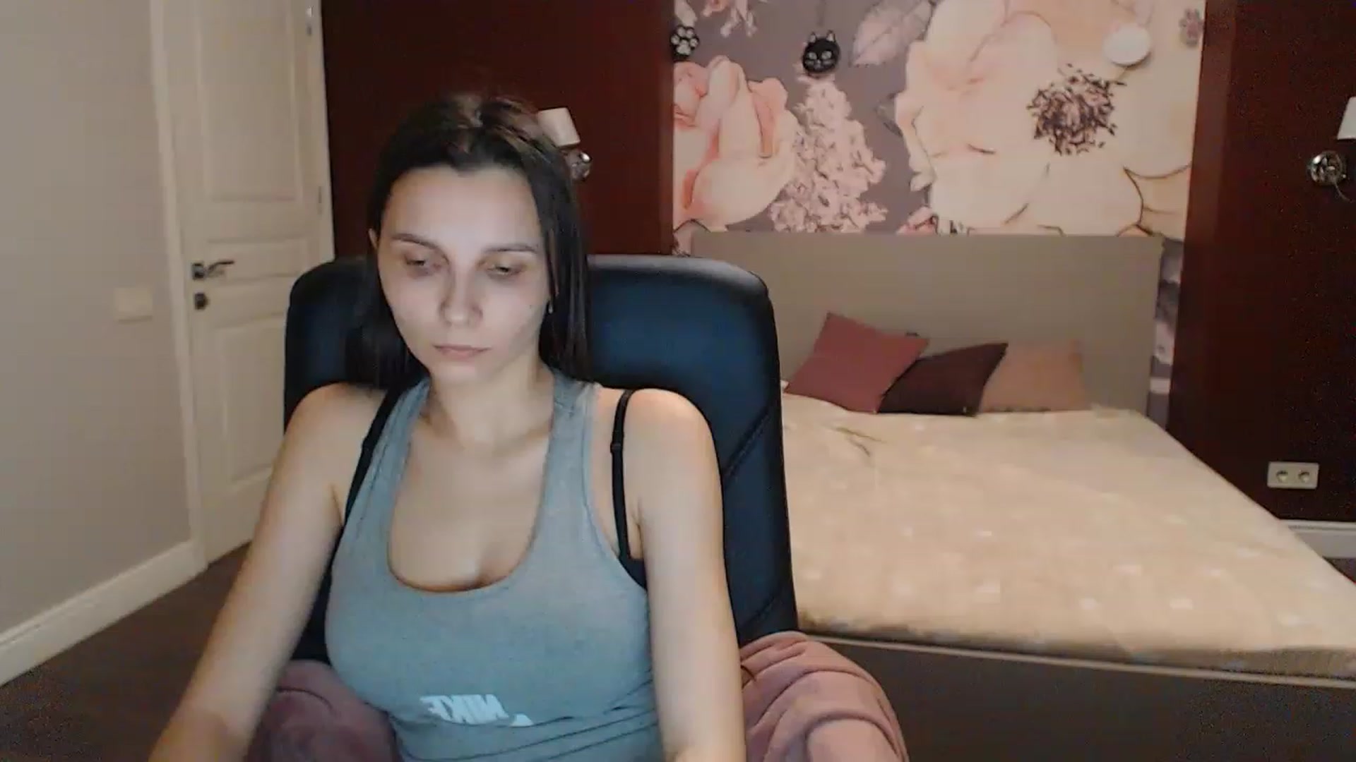 Gallery image thumbnail from Karina_Mils's myfreecams stream on, 03/25/2023, 17:17 image 3 of 20