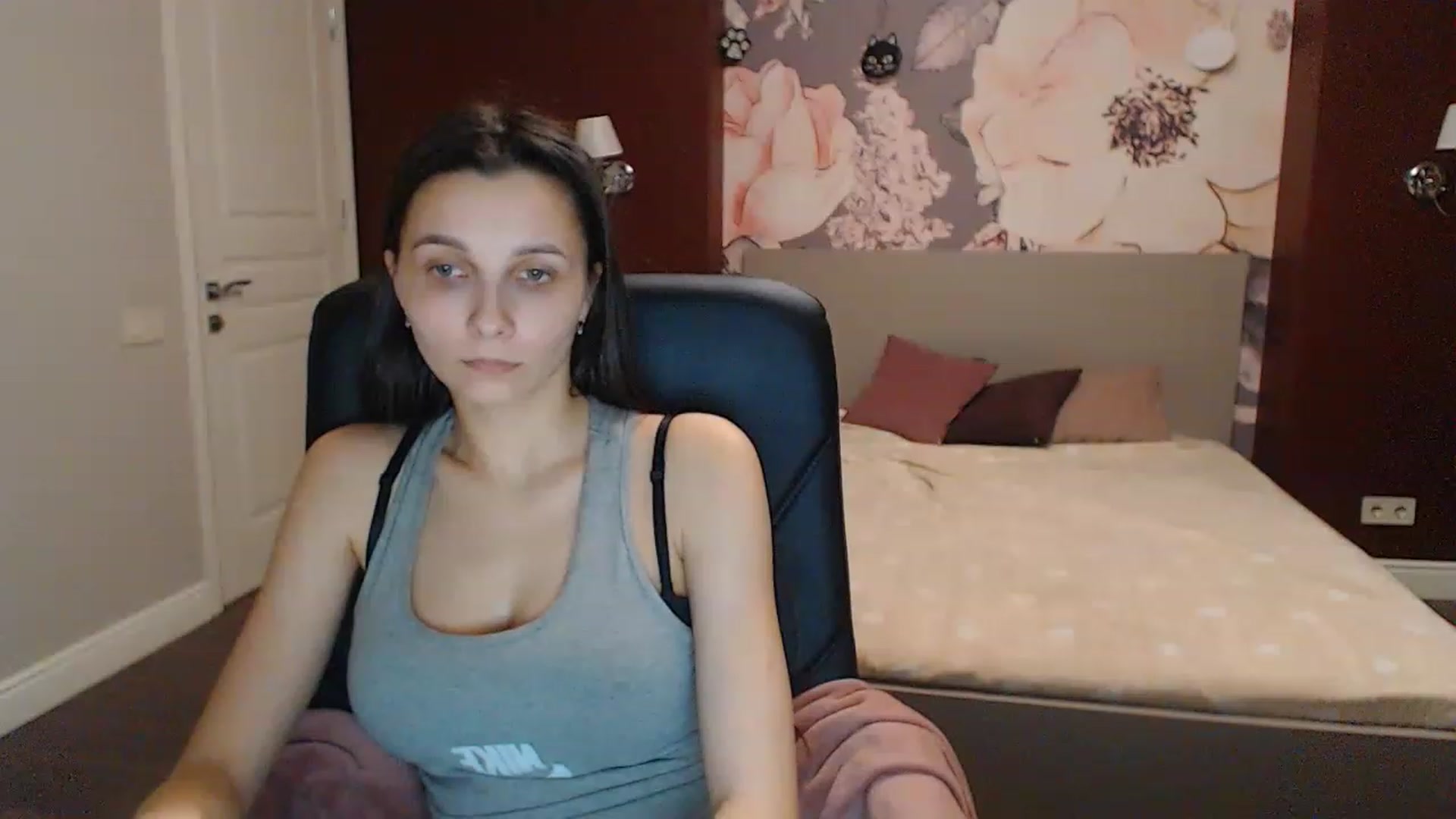 Gallery image thumbnail from Karina_Mils's myfreecams stream on, 03/25/2023, 17:17 image 10 of 20