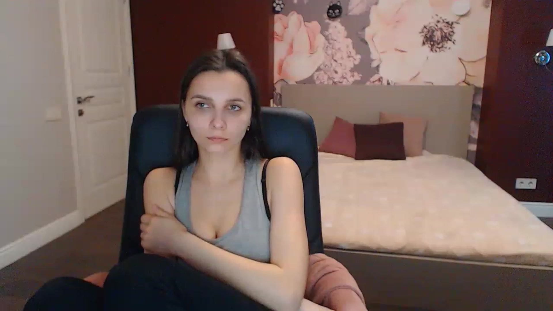 Gallery image thumbnail from Karina_Mils's myfreecams stream on, 03/27/2023, 07:53 image 15 of 20