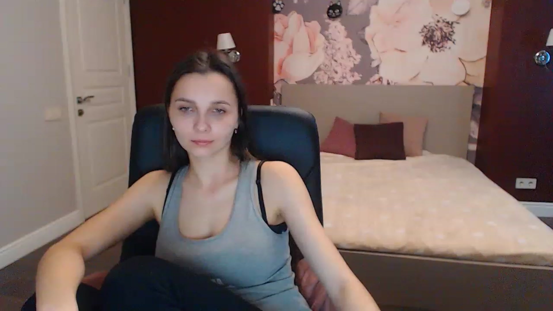 Gallery image thumbnail from Karina_Mils's myfreecams stream on, 03/27/2023, 07:53 image 17 of 20
