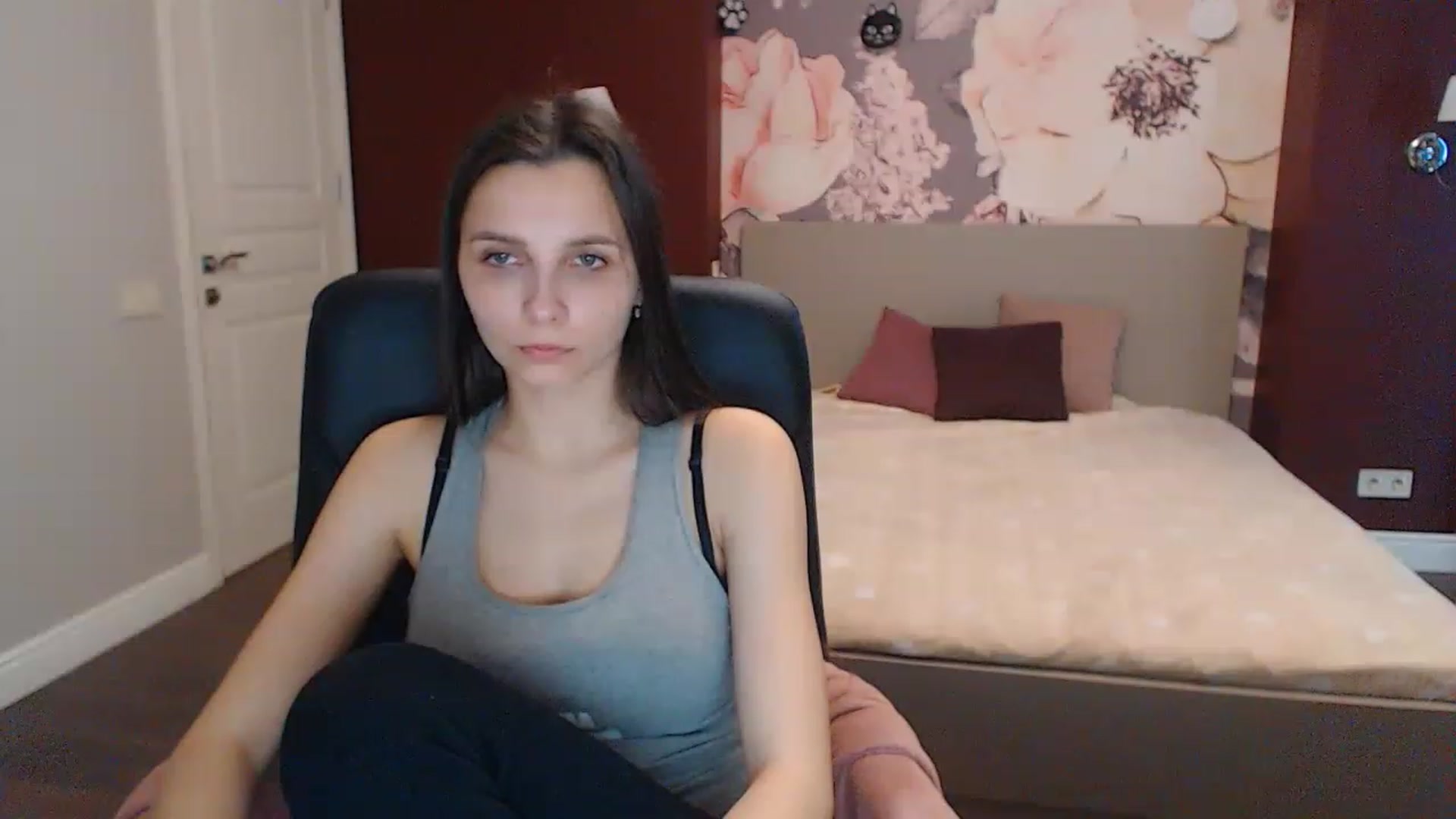 Gallery image thumbnail from Karina_Mils's myfreecams stream on, 03/27/2023, 07:53 image 10 of 20