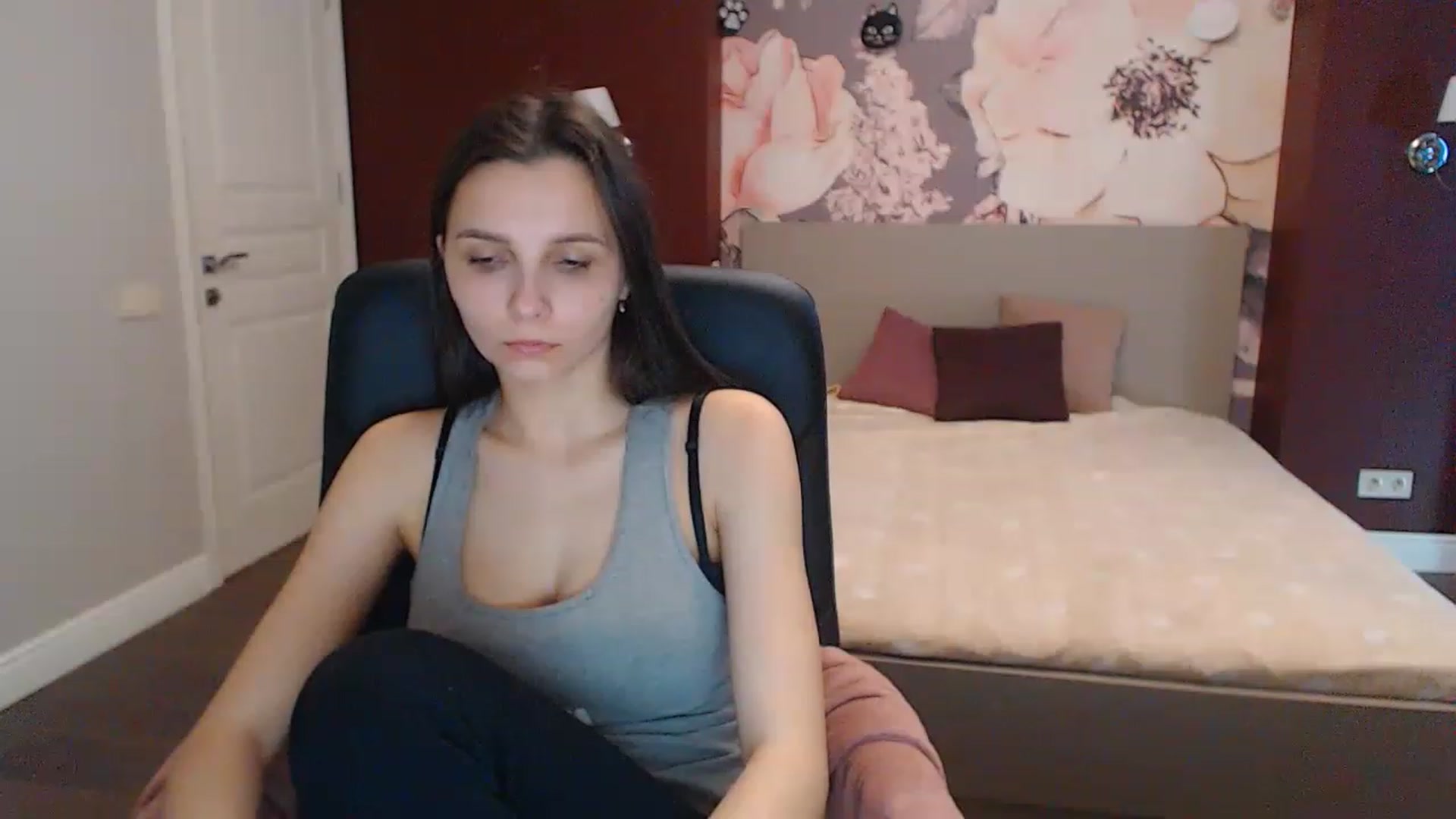 Gallery image thumbnail from Karina_Mils's myfreecams stream on, 03/27/2023, 07:53 image 3 of 20