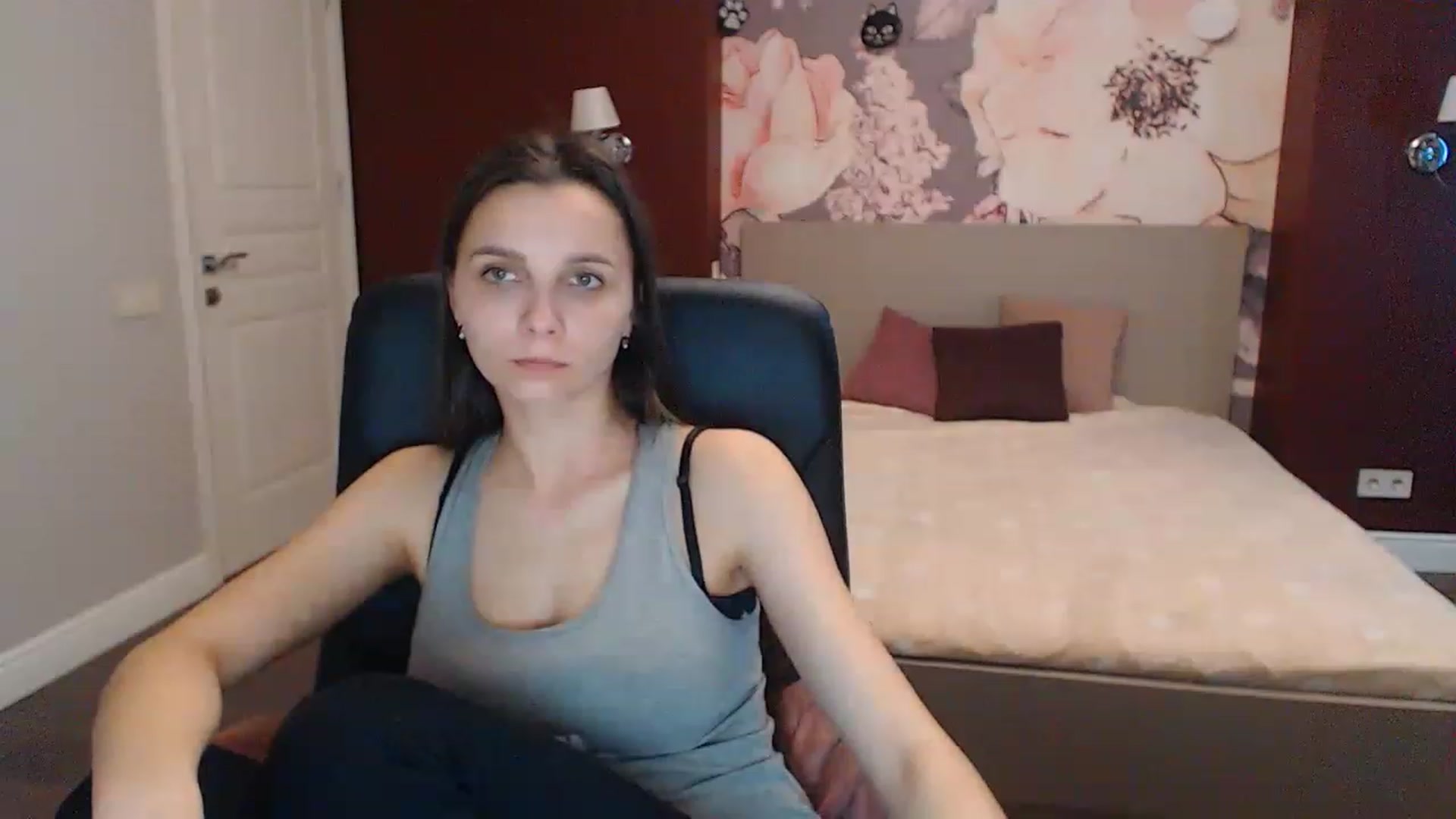 Gallery image thumbnail from Karina_Mils's myfreecams stream on, 03/27/2023, 07:53 image 16 of 20