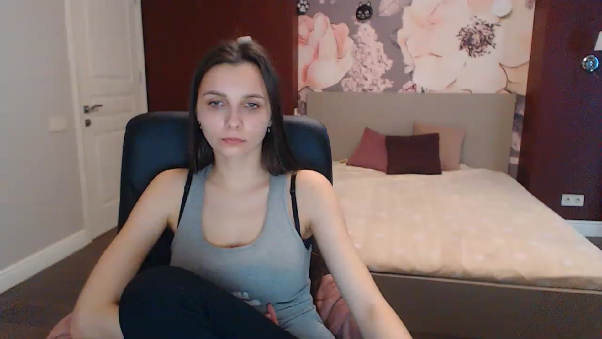 Gallery image thumbnail from Karina_Mils's myfreecams stream on, 03/27/2023, 07:53 image 8 of 20