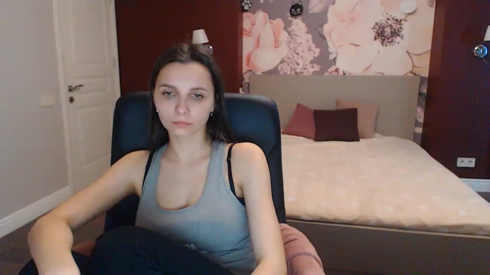 Gallery image thumbnail from Karina_Mils's myfreecams stream on, 03/27/2023, 07:53 image 14 of 20
