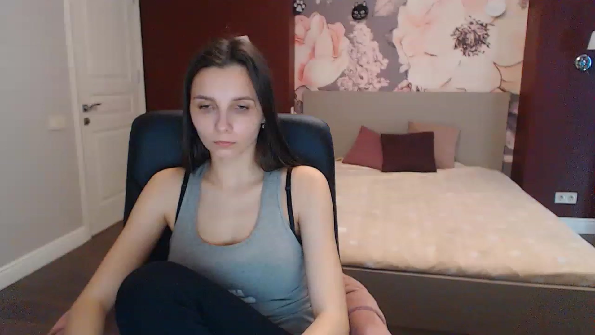 Gallery image thumbnail from Karina_Mils's myfreecams stream on, 03/27/2023, 07:53 image 6 of 20