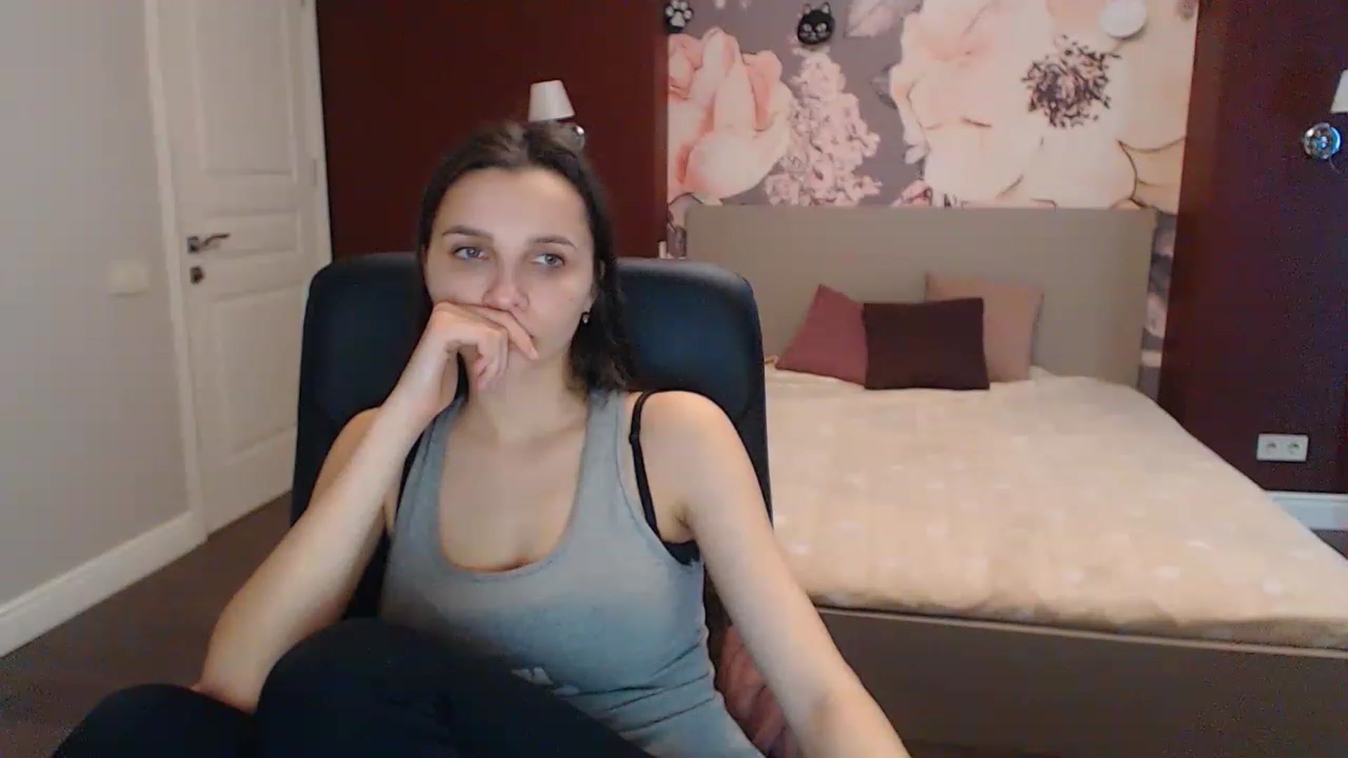 Gallery image thumbnail from Karina_Mils's myfreecams stream on, 03/27/2023, 07:53 image 13 of 20