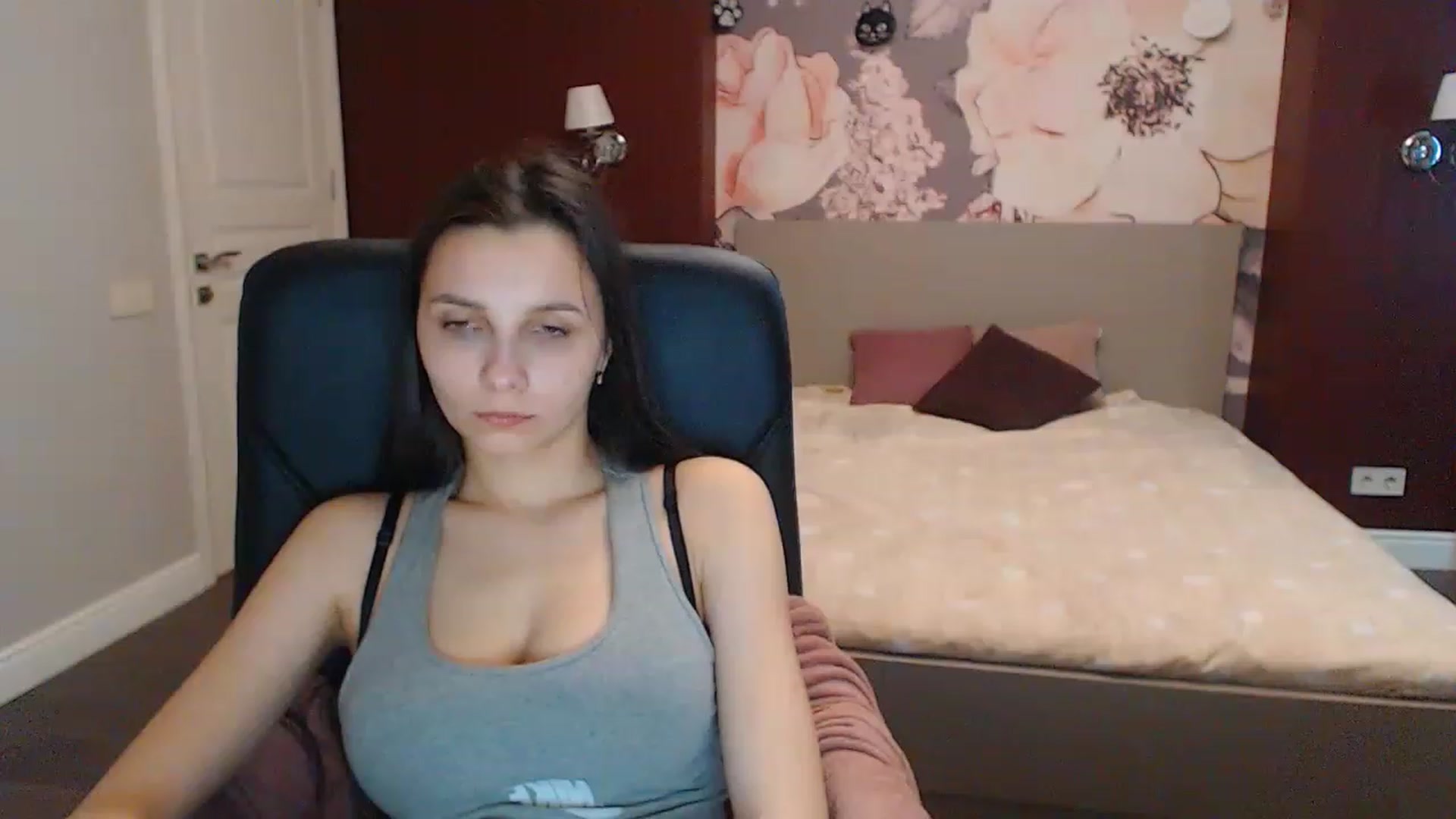 Gallery image thumbnail from Karina_Mils's myfreecams stream on, 03/28/2023, 09:49 image 10 of 20