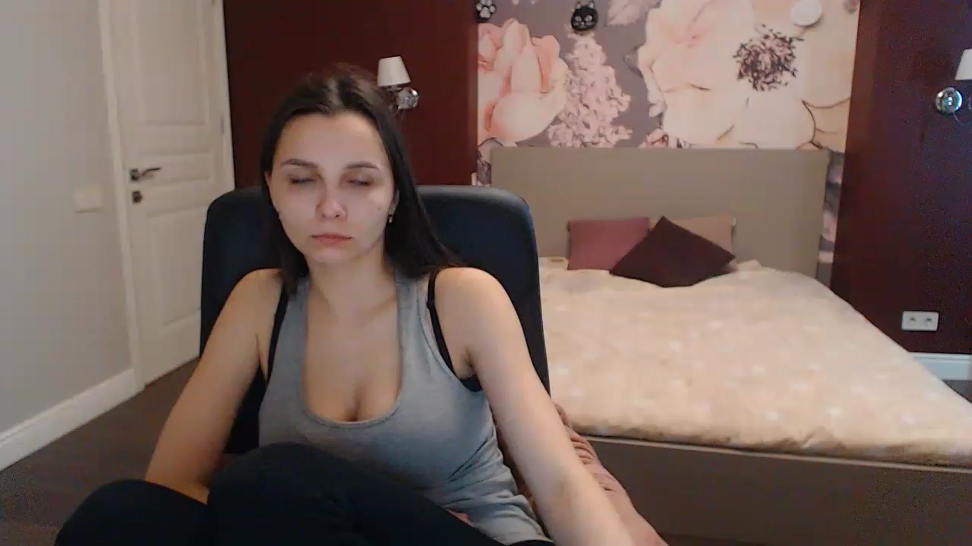 Gallery image thumbnail from Karina_Mils's myfreecams stream on, 03/28/2023, 09:49 image 17 of 20