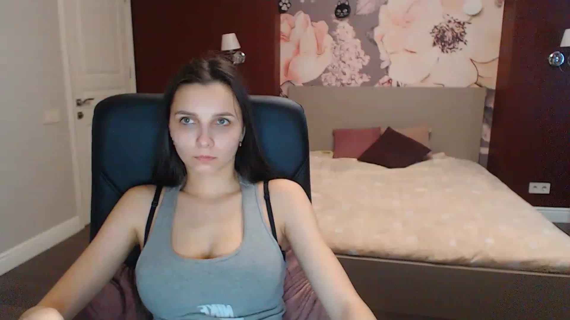 Gallery image thumbnail from Karina_Mils's myfreecams stream on, 03/28/2023, 09:49 image 8 of 20