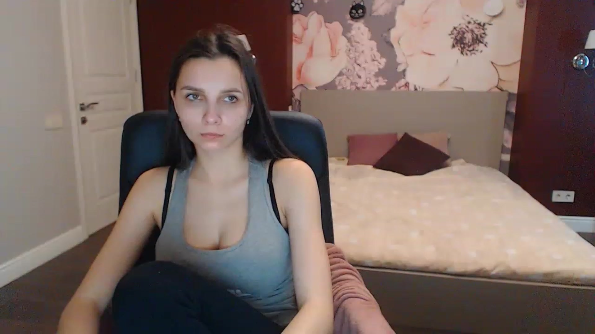 Gallery image thumbnail from Karina_Mils's myfreecams stream on, 03/28/2023, 09:49 image 13 of 20