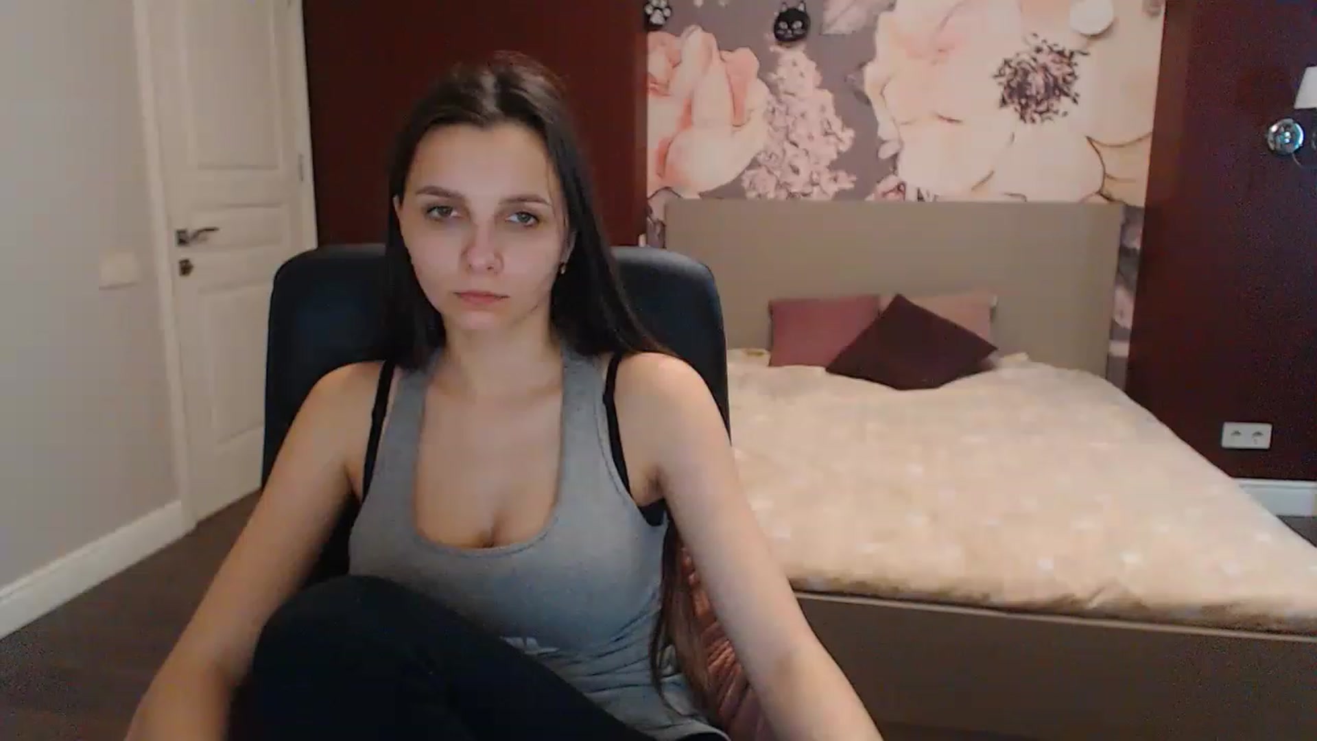 Gallery image thumbnail from Karina_Mils's myfreecams stream on, 03/28/2023, 09:49 image 12 of 20