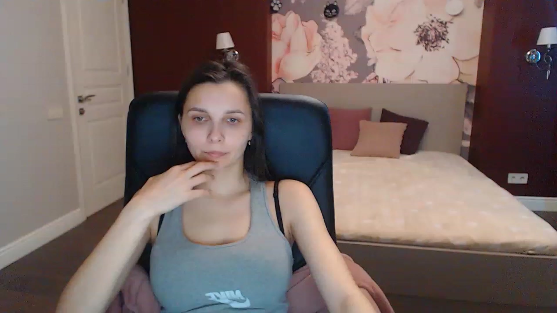 Gallery image thumbnail from Karina_Mils's myfreecams stream on, 03/29/2023, 07:39 image 1 of 20